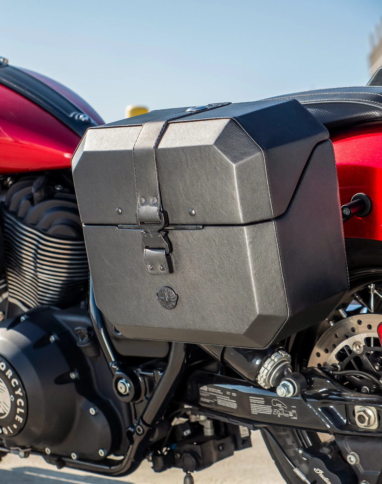20L - Outlaw Quick-Mount Small Indian Super Chief Leather Wrapped Hard Saddlebags - Image 4