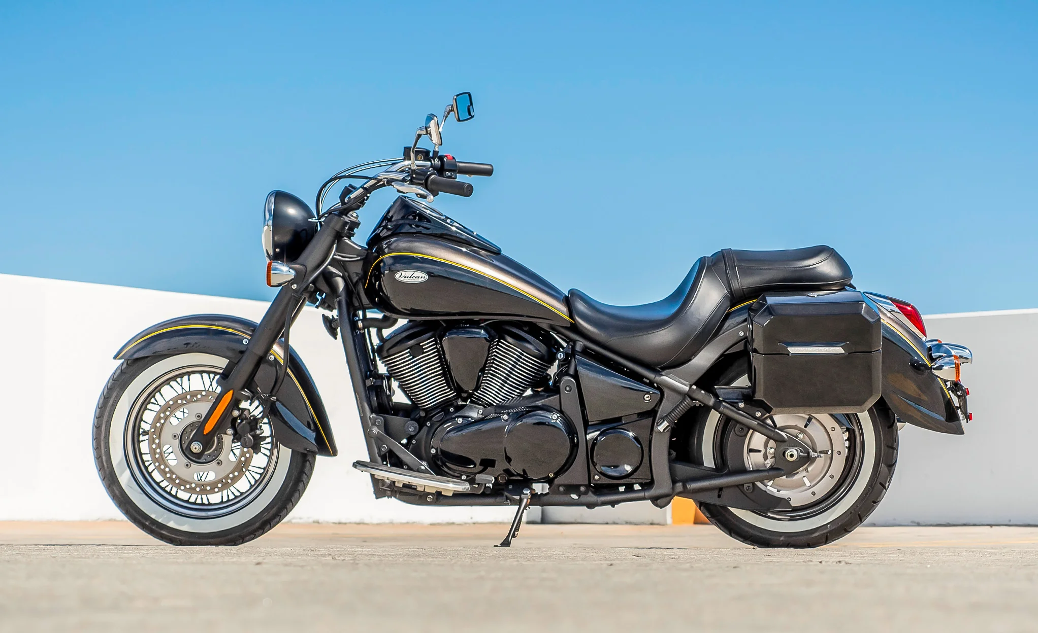 20L - Outlaw Quick-Mount Small Kawasaki Vulcan 900 Classic VN900 Painted Hard Saddlebags - Image 2