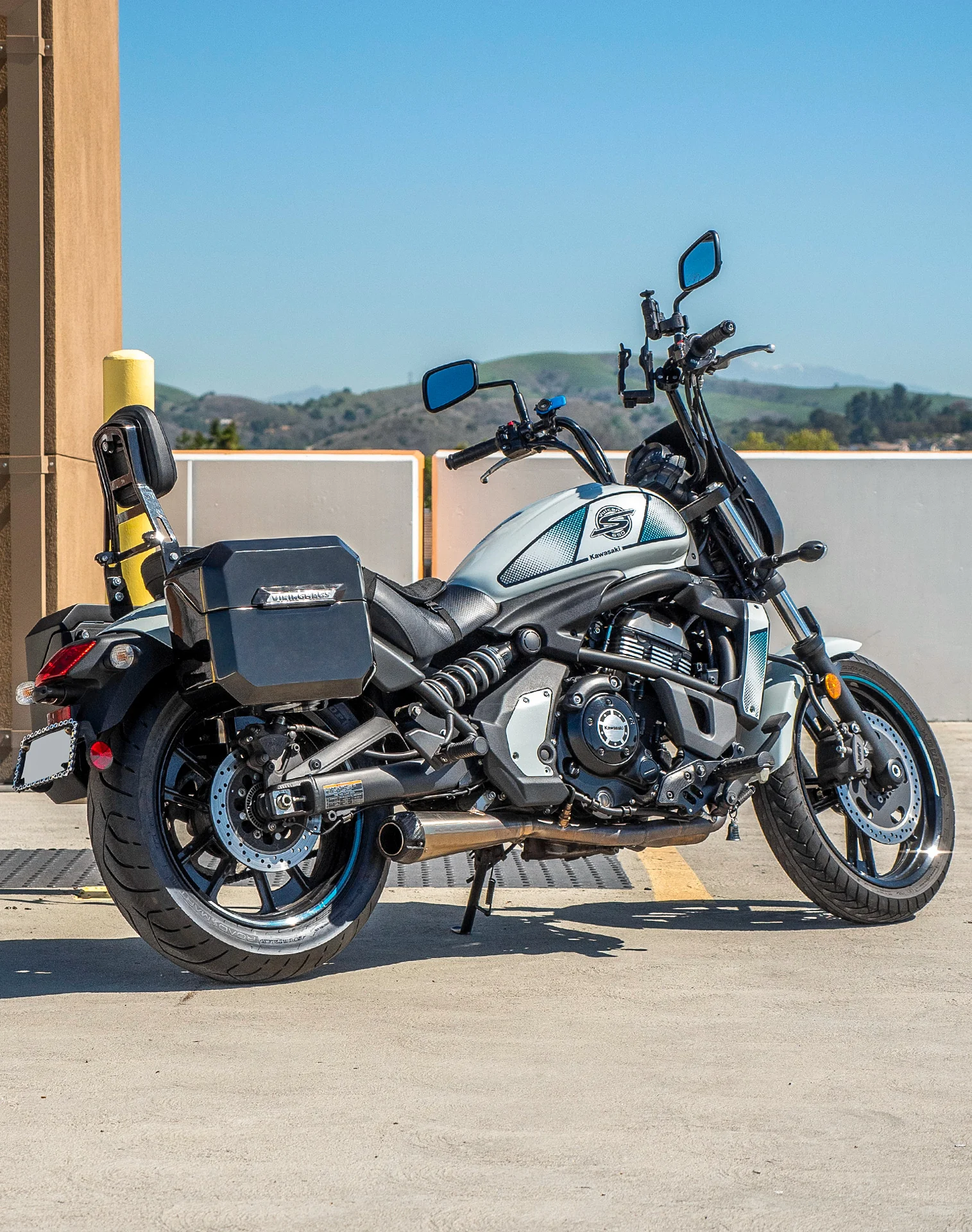 20L - Outlaw Quick-Mount Small Kawasaki Vulcan S Painted Hard Saddlebags - Image 3