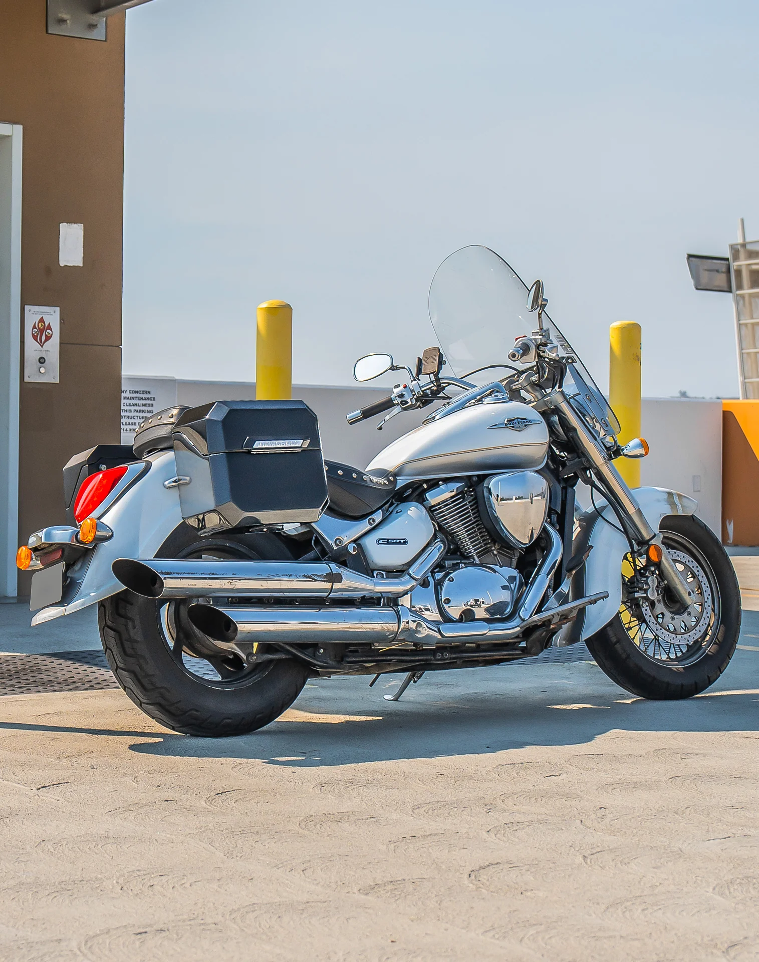 20L - Outlaw Quick-Mount Small Suzuki Boulevard C50 VL800 Painted Hard Saddlebags - Image 3