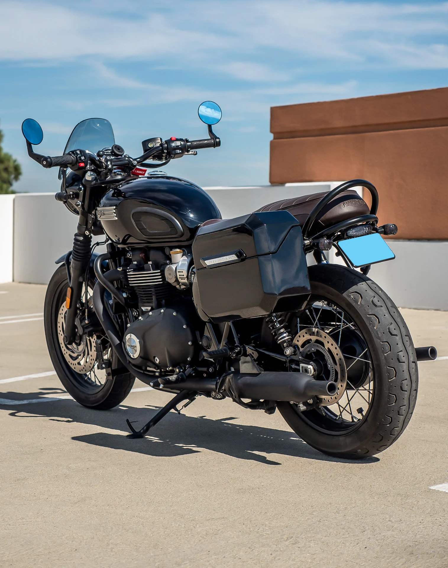 20L - Outlaw Quick-Mount Small Triumph Bonneville T120 Painted Hard Saddlebags - Image 3