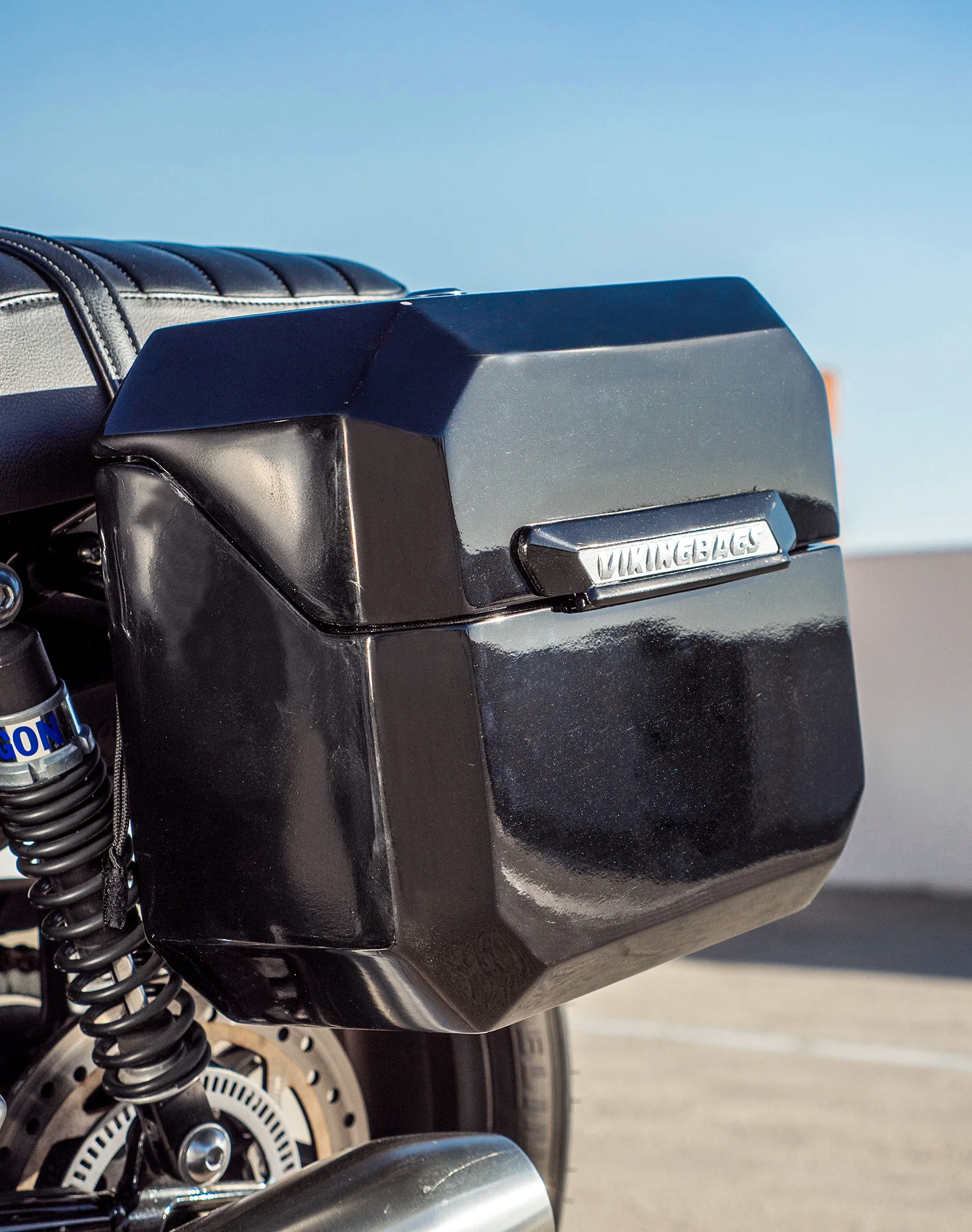 20L - Outlaw Quick-Mount Small Triumph Street Twin 900 (2016-21) Painted Hard Saddlebags - Image 4