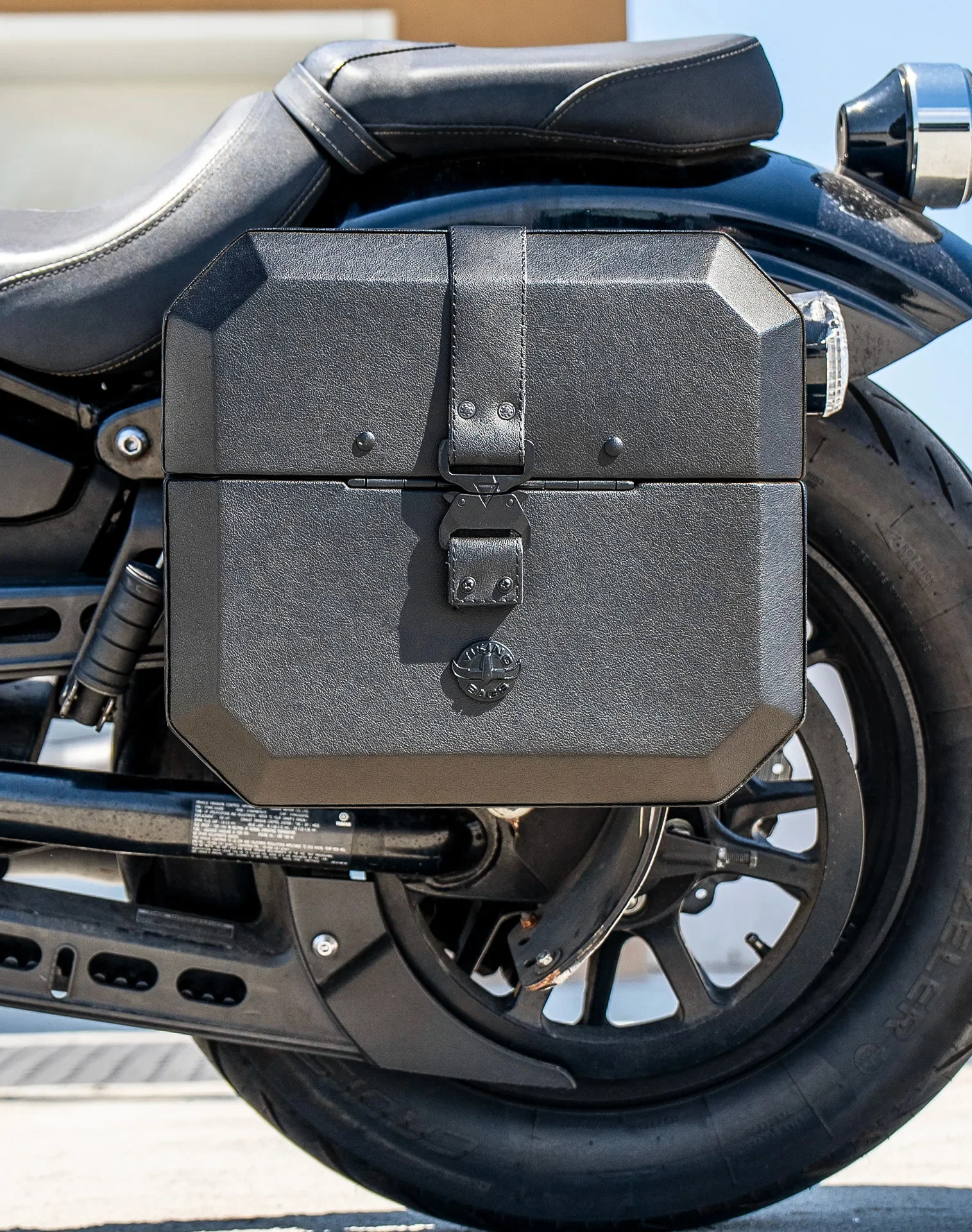 20L - Outlaw Quick-Mount Small Yamaha Bolt Specific Leather Wrapped Hard Saddlebags - Image 4