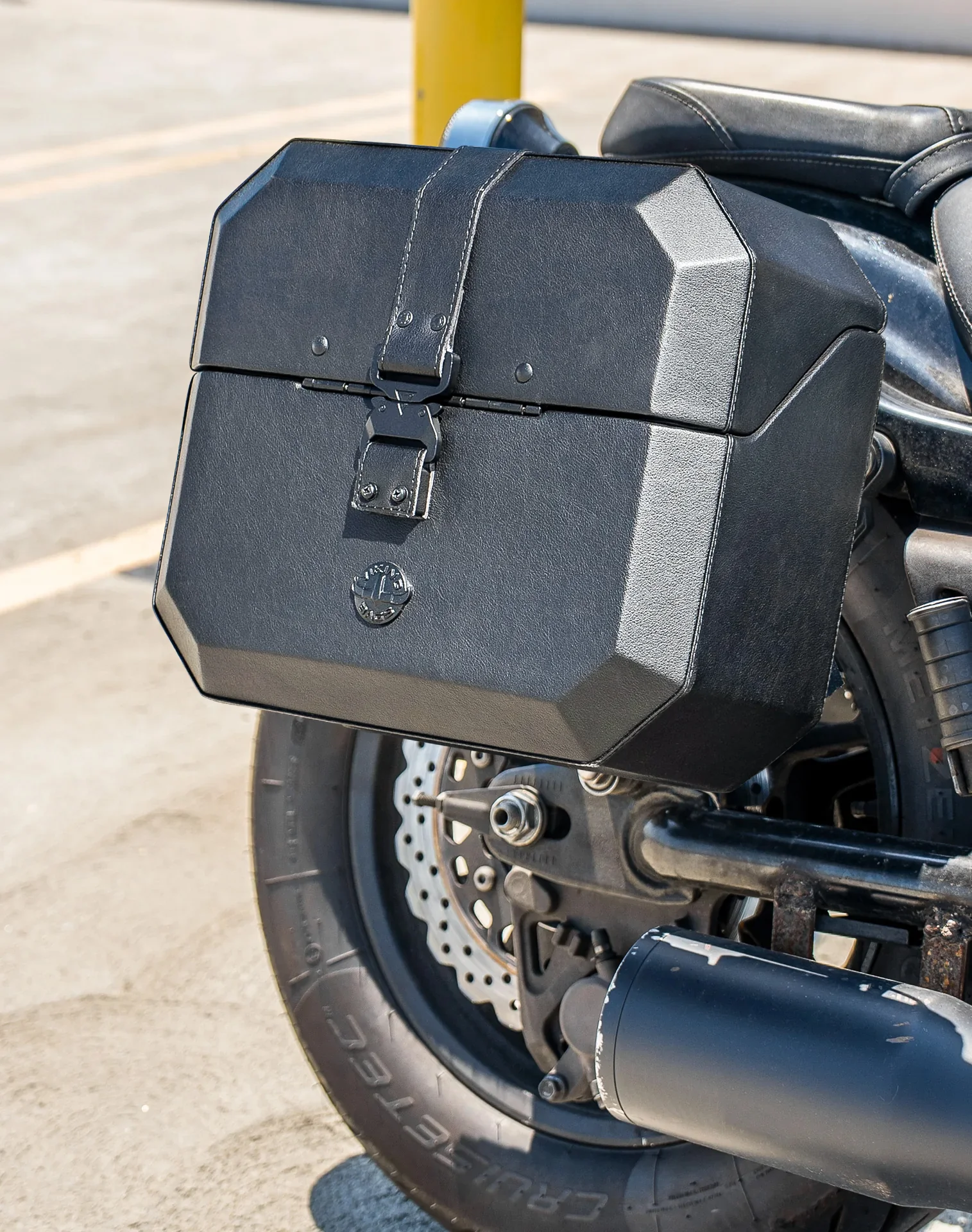 20L - Outlaw Quick-Mount Small Yamaha Bolt Specific Leather Wrapped Hard Saddlebags - Image 5