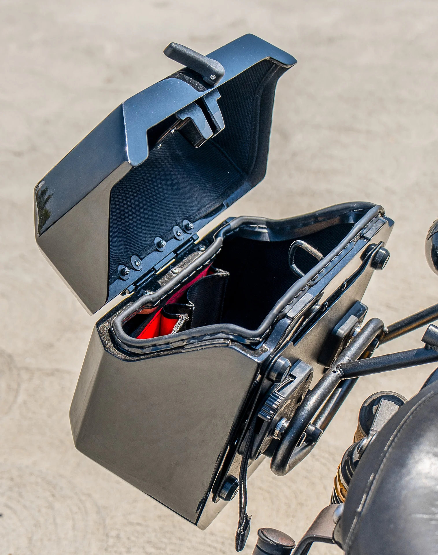 20L - Outlaw Quick-Mount Small Yamaha Bolt Specific Painted Hard Saddlebags - Image 6