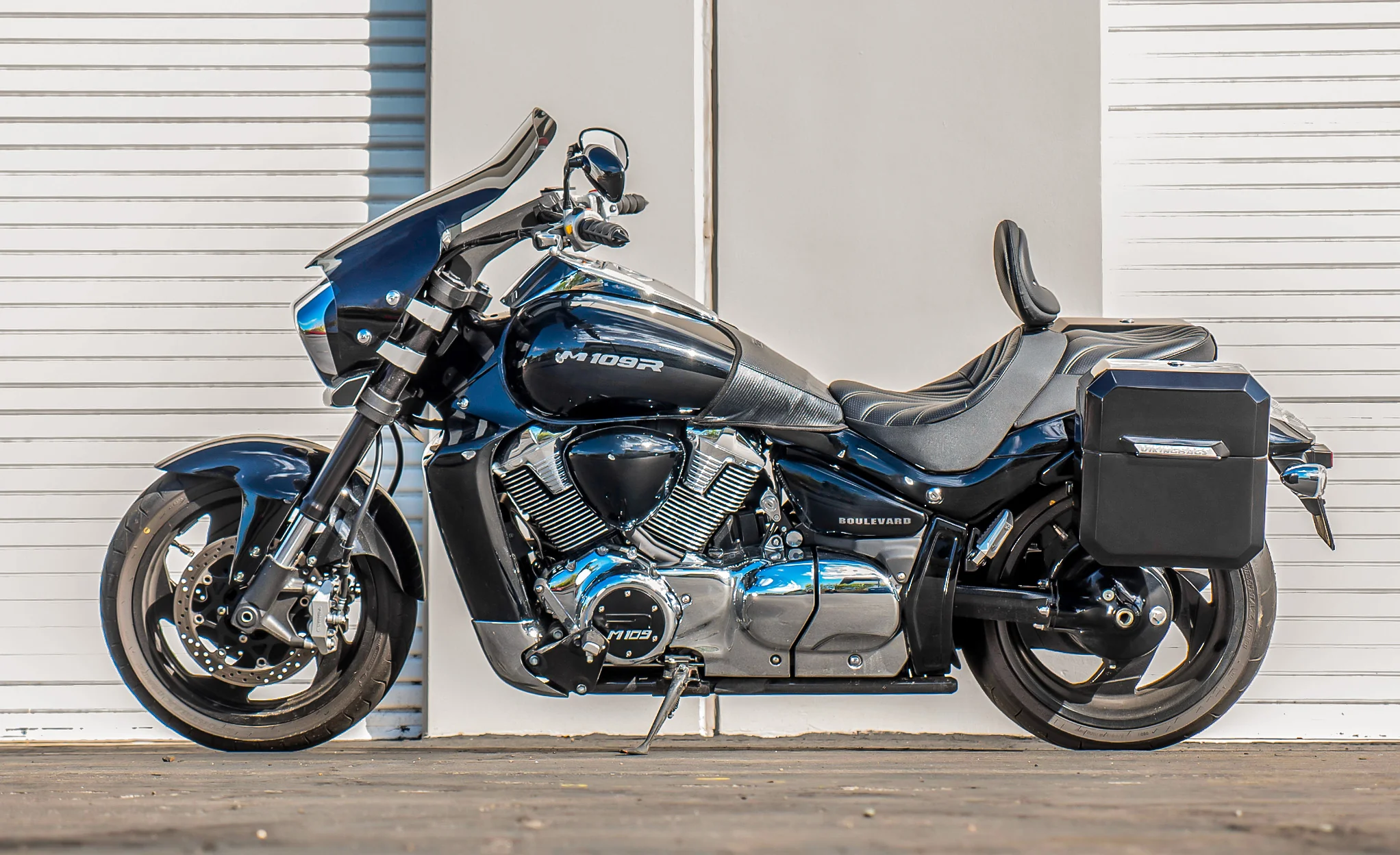 30L - Outlaw Quick Mount Medium Suzuki Boulevard M109 VZR1800 Painted Hard Saddlebags - Image 2
