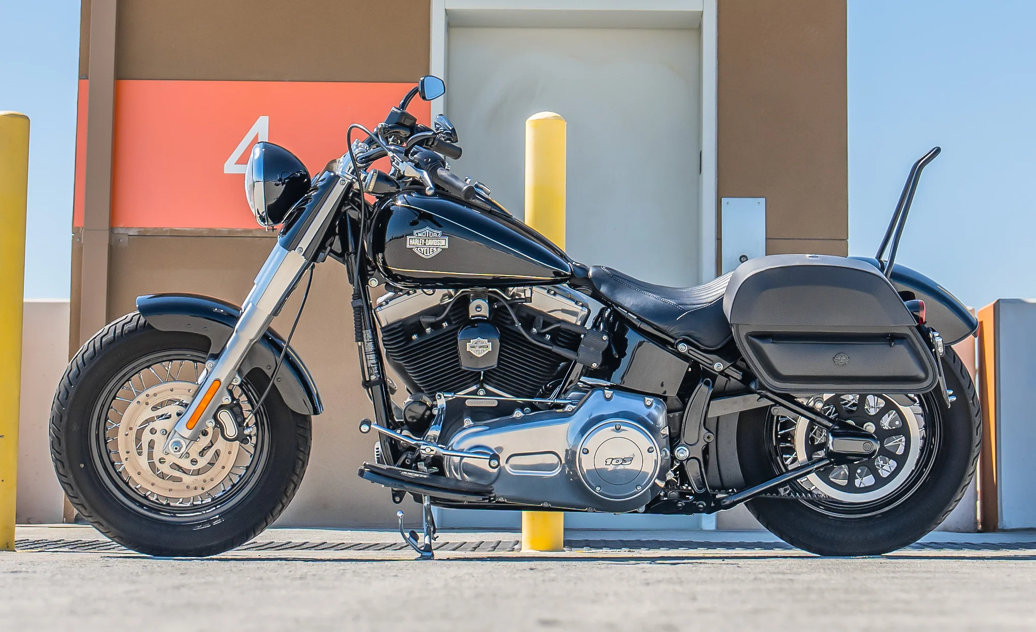 28L - Pantheon Quick-Mount Medium Harley Softail Slim FLS Motorcycle Saddlebags - Image 2