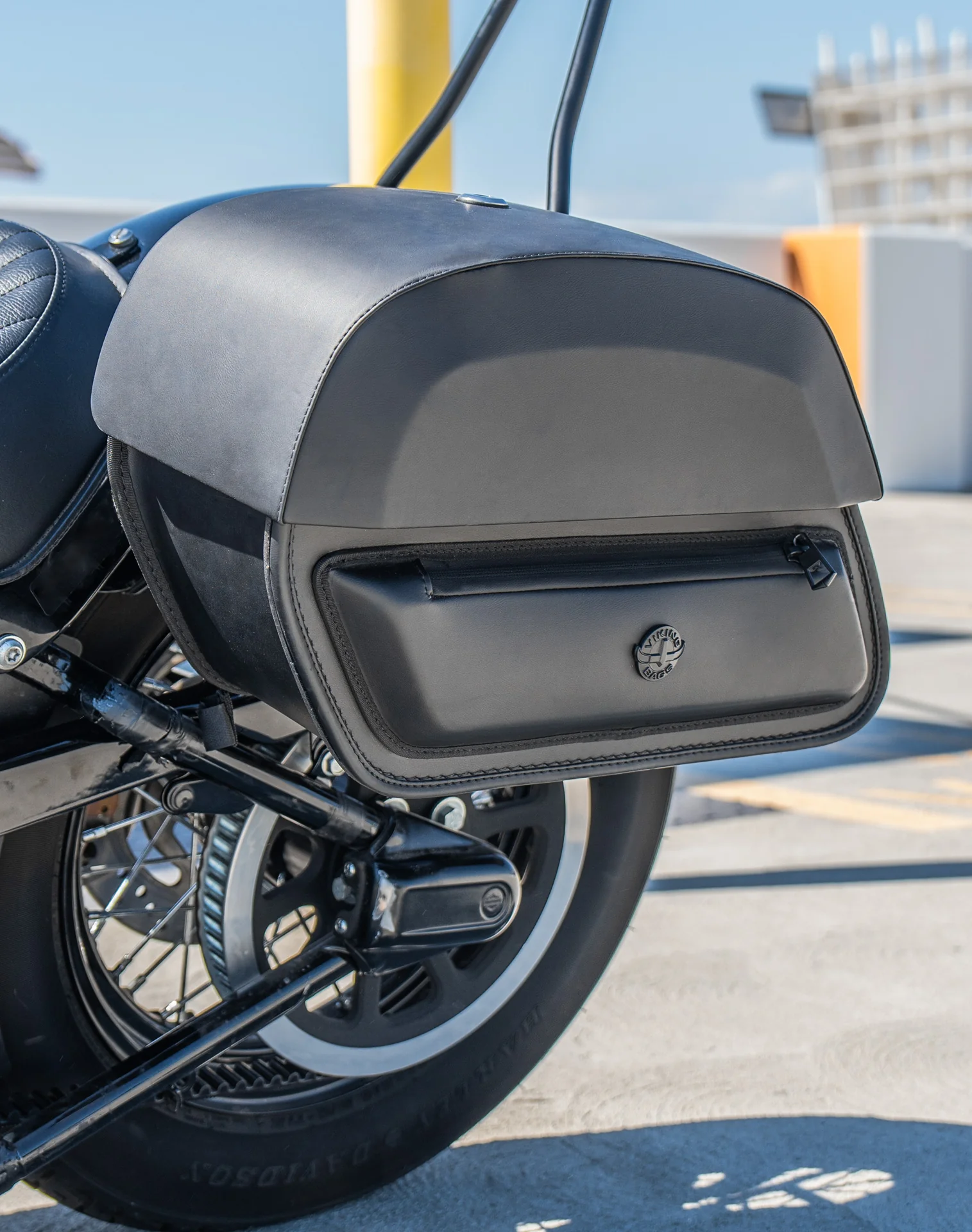 28L - Pantheon Quick-Mount Medium Harley Softail Slim FLS Motorcycle Saddlebags - Image 5