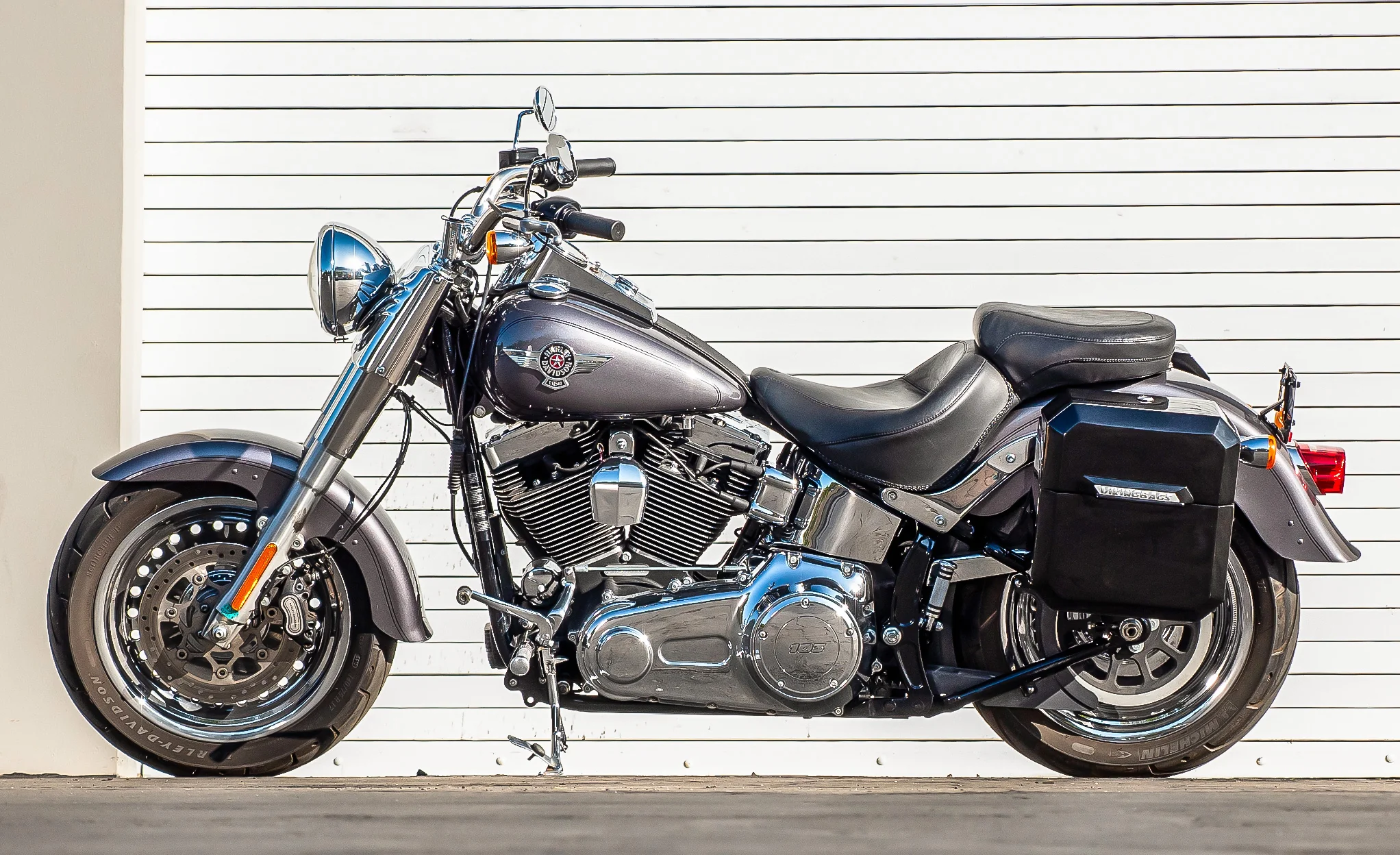15L - Outlaw Quick Mount Medium Painted Hard Solo Saddlebag (Left Only) for Harley Softail Fat Boy FLSTF/I - Image 2