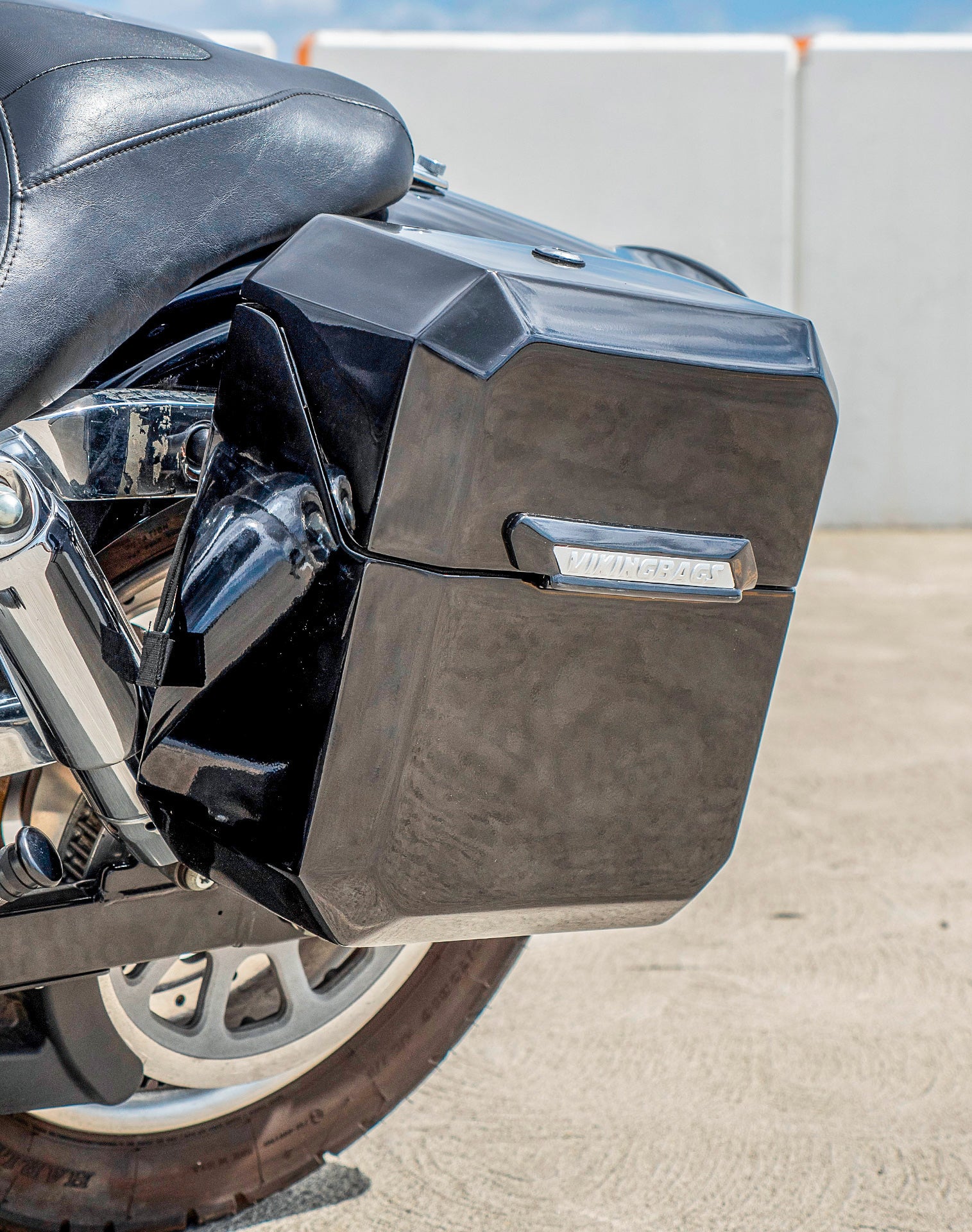 15L - Outlaw Quick Mount Medium Harley Dyna Fat Bob FXDF Painted Hard Solo Saddlebag (Left Only) - Image 5