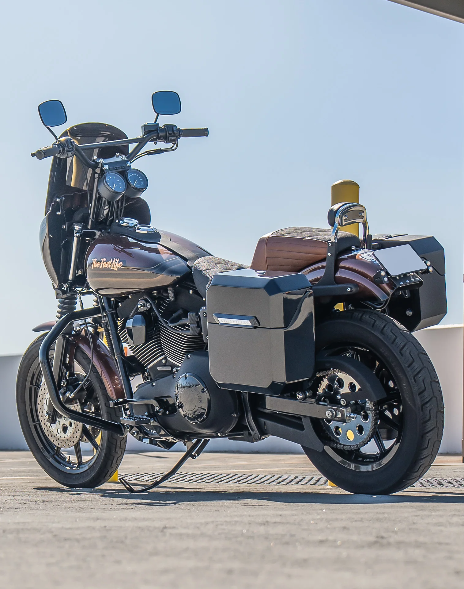 15L - Outlaw Quick Mount Medium Painted Hard Solo Saddlebag (Left Only) for Harley Dyna Super Glide FXD/I - Image 3