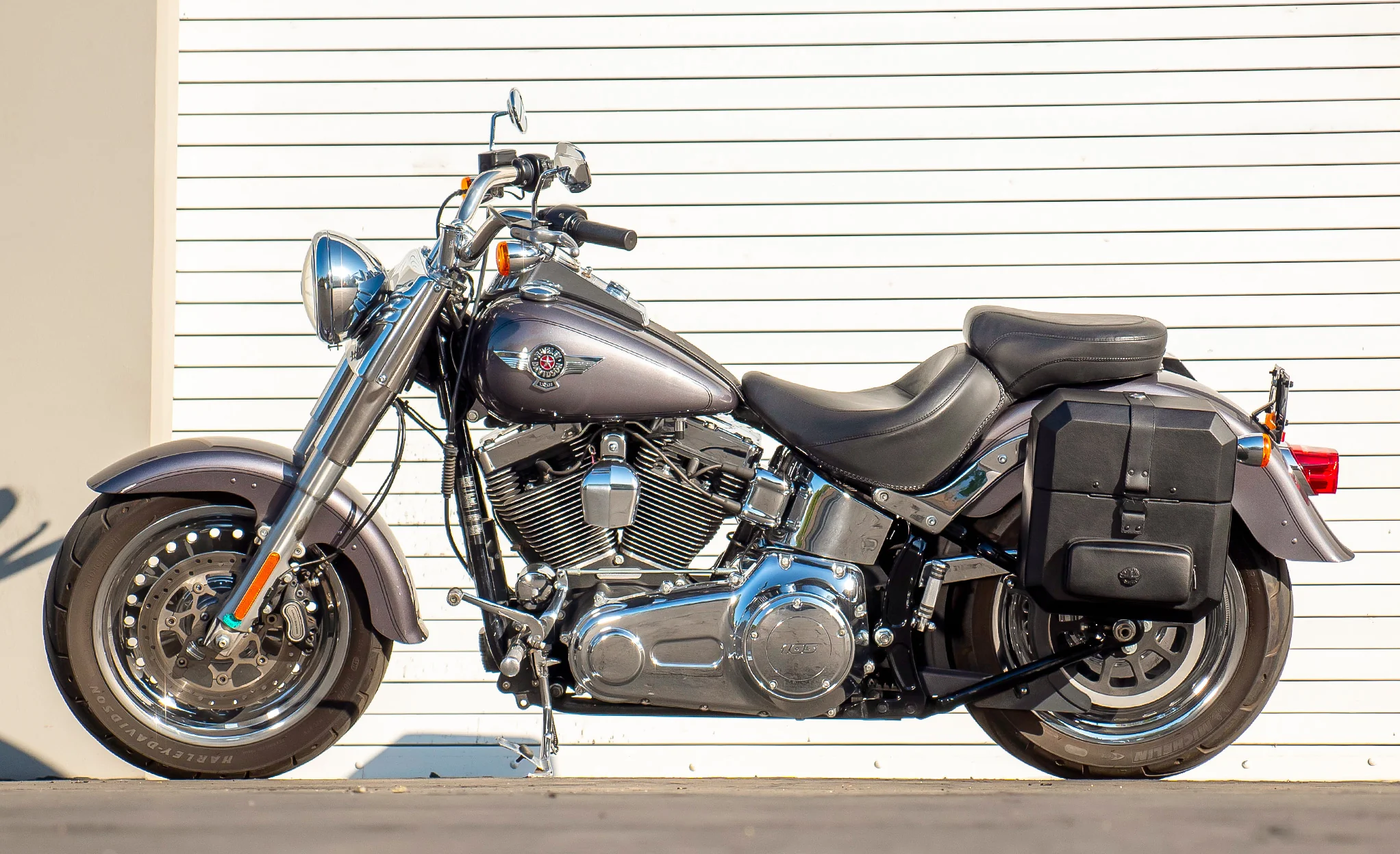 15L - Outlaw Quick Mount Medium Hard Solo Saddlebag (Left Only) for Harley Softail Fat Boy FLSTF/I - Image 2