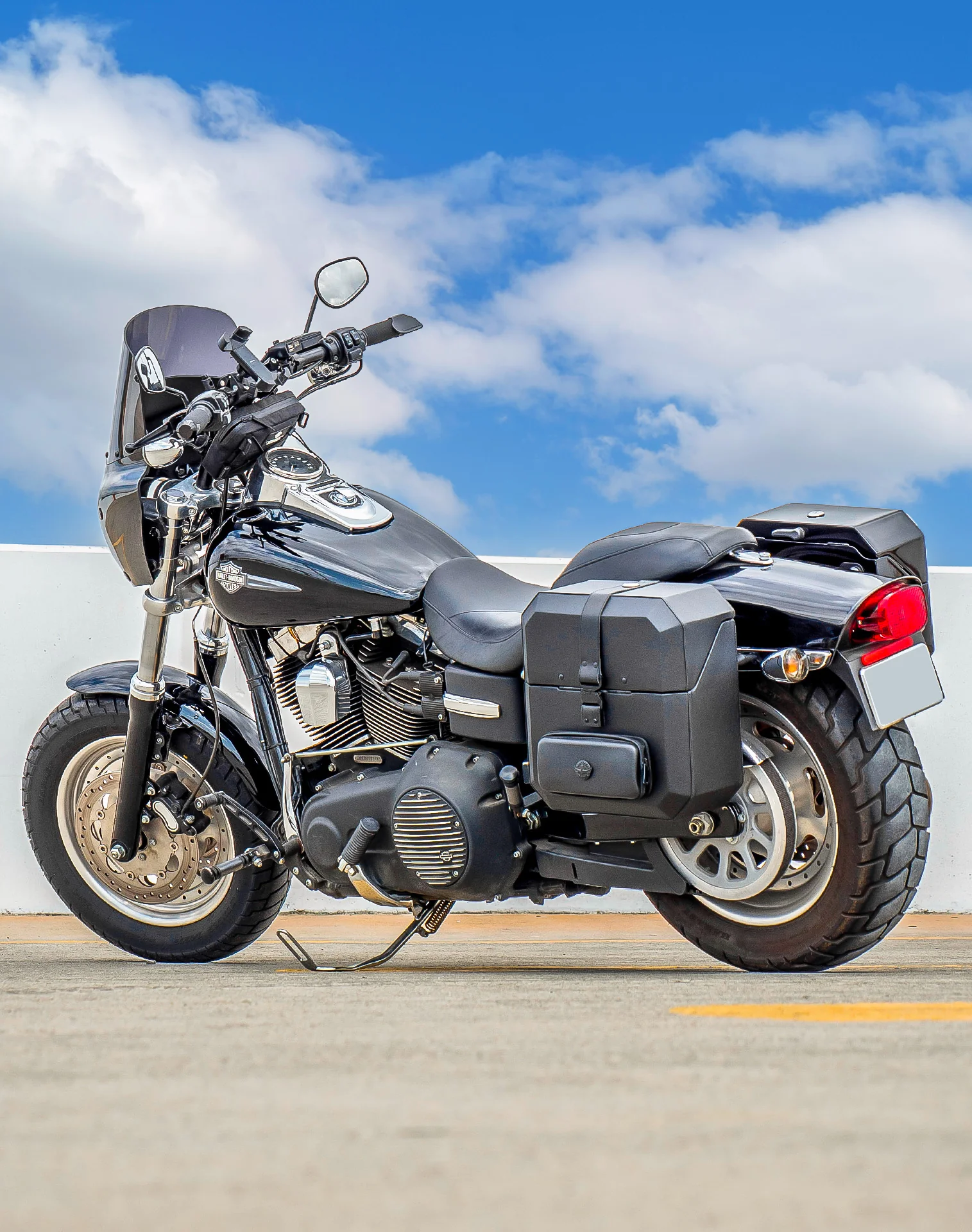 15L - Outlaw Quick Mount Medium Harley Dyna Fat Bob FXDF Hard Solo Saddlebag (Left Only) - Image 3