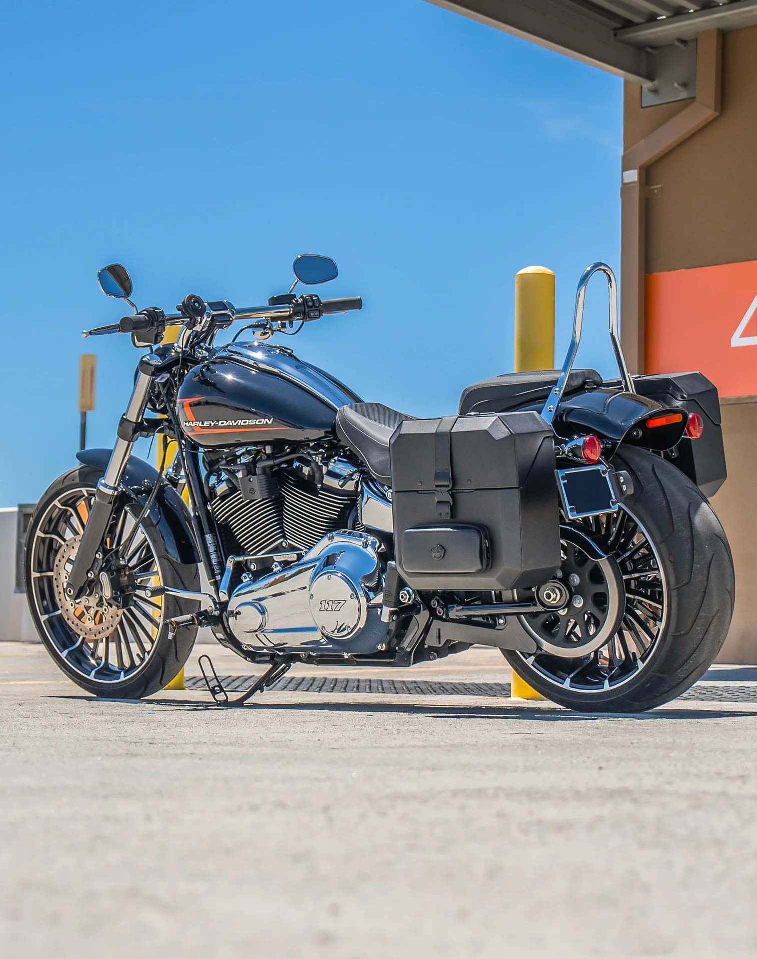 15L - Outlaw Quick Mount Medium Harley Softail Breakout FXBR/S Hard Solo Saddlebag (Left Only) - Image 3