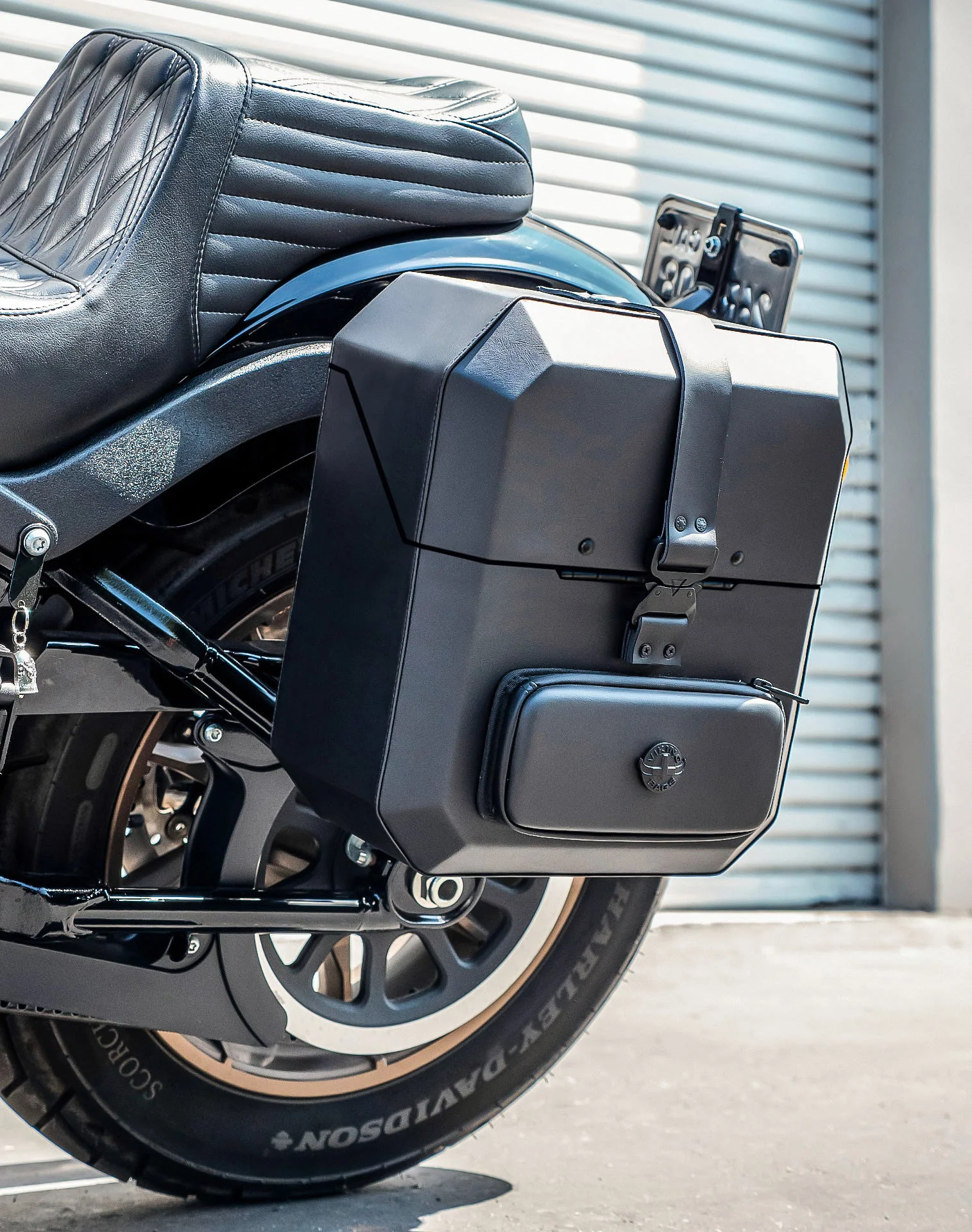 15L - Outlaw Quick Mount Medium Harley Softail Low Rider ST Hard Solo Saddlebag (Left Only) - Image 4