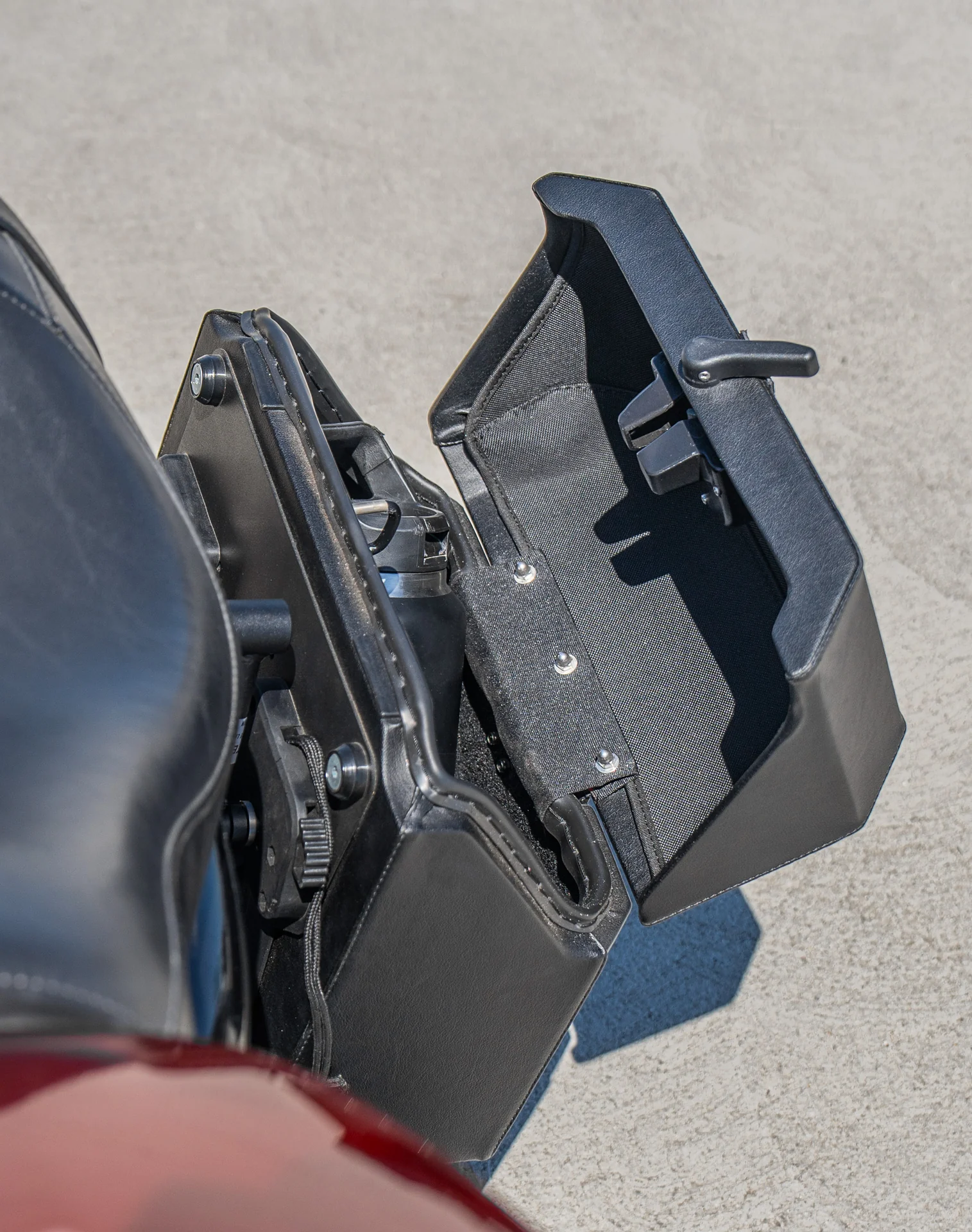 15L - Outlaw Quick Mount Medium Harley Sportster 883 Custom XL883C Hard Solo Saddlebag (Left Only) - Image 6
