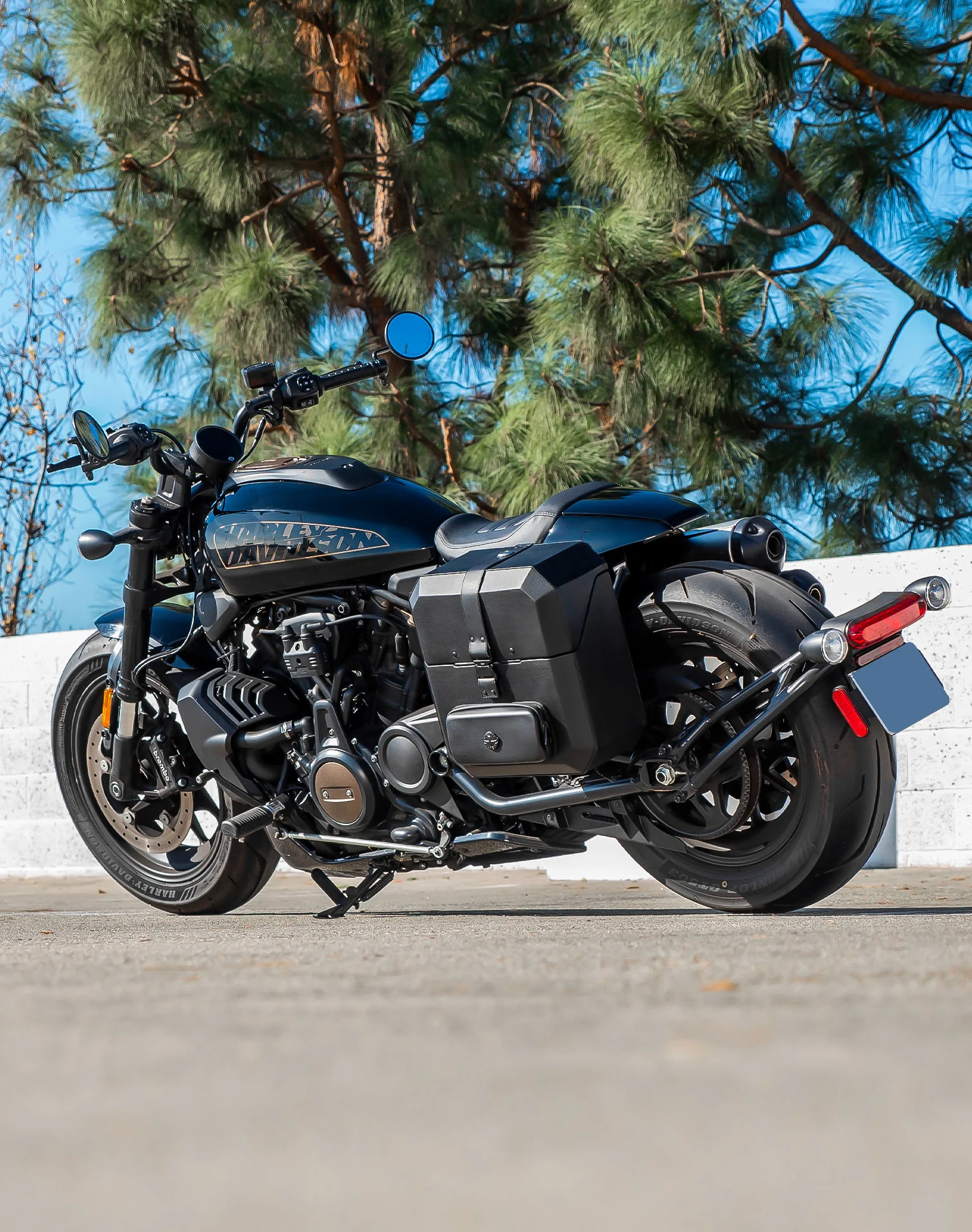 15L - Outlaw Quick Mount Medium Harley Sportster S (RH1250S) Hard Solo Saddlebag (Left Only) - Image 3