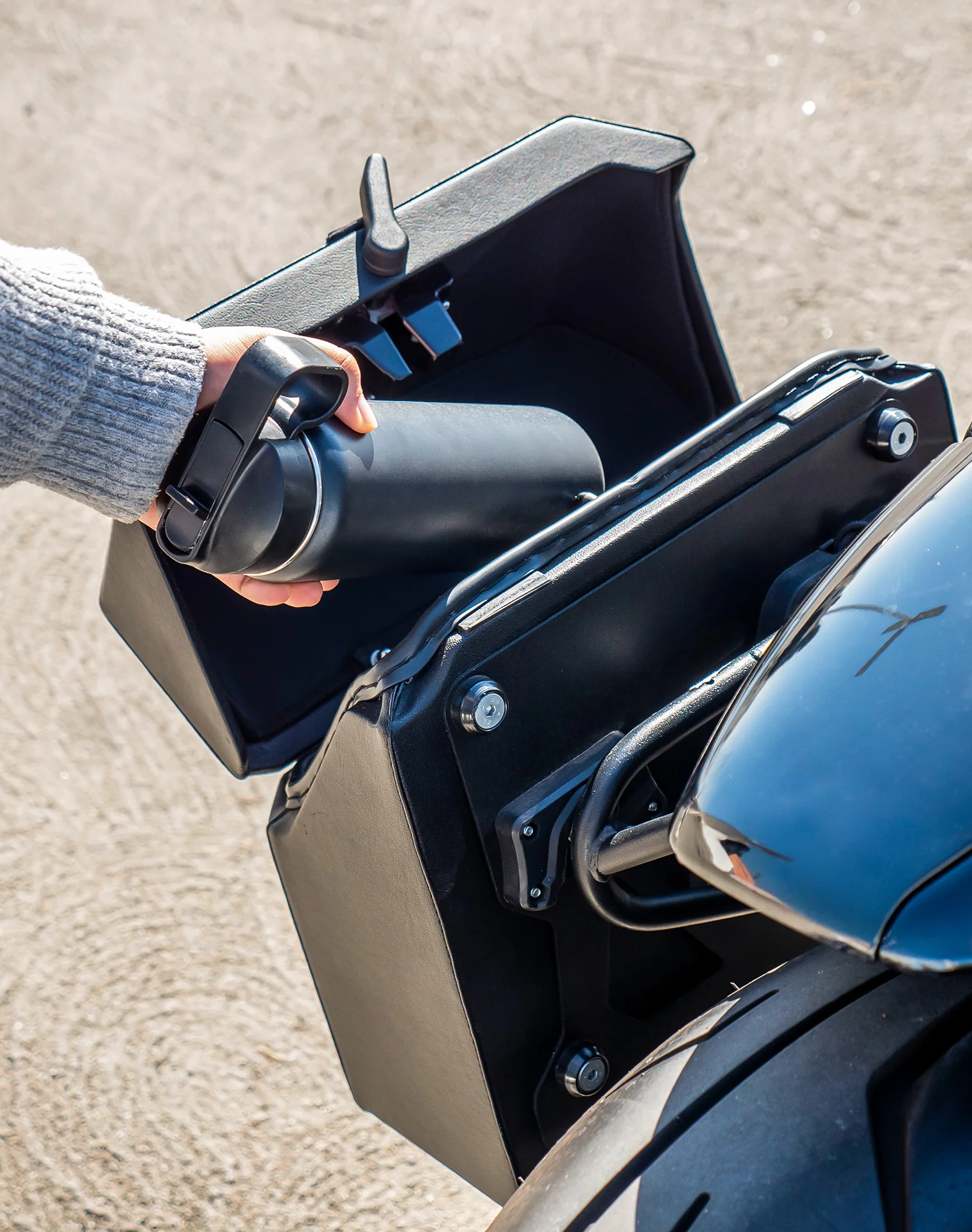 15L - Outlaw Quick Mount Medium Harley Sportster S (RH1250S) Hard Solo Saddlebag (Left Only) - Image 6
