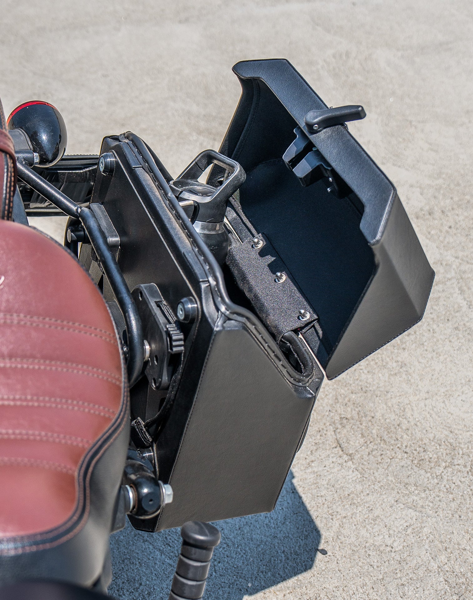 15L - Outlaw Quick Mount Medium Indian Scout Rogue Sixty Hard Solo Saddlebag (Left Only) - Image 6