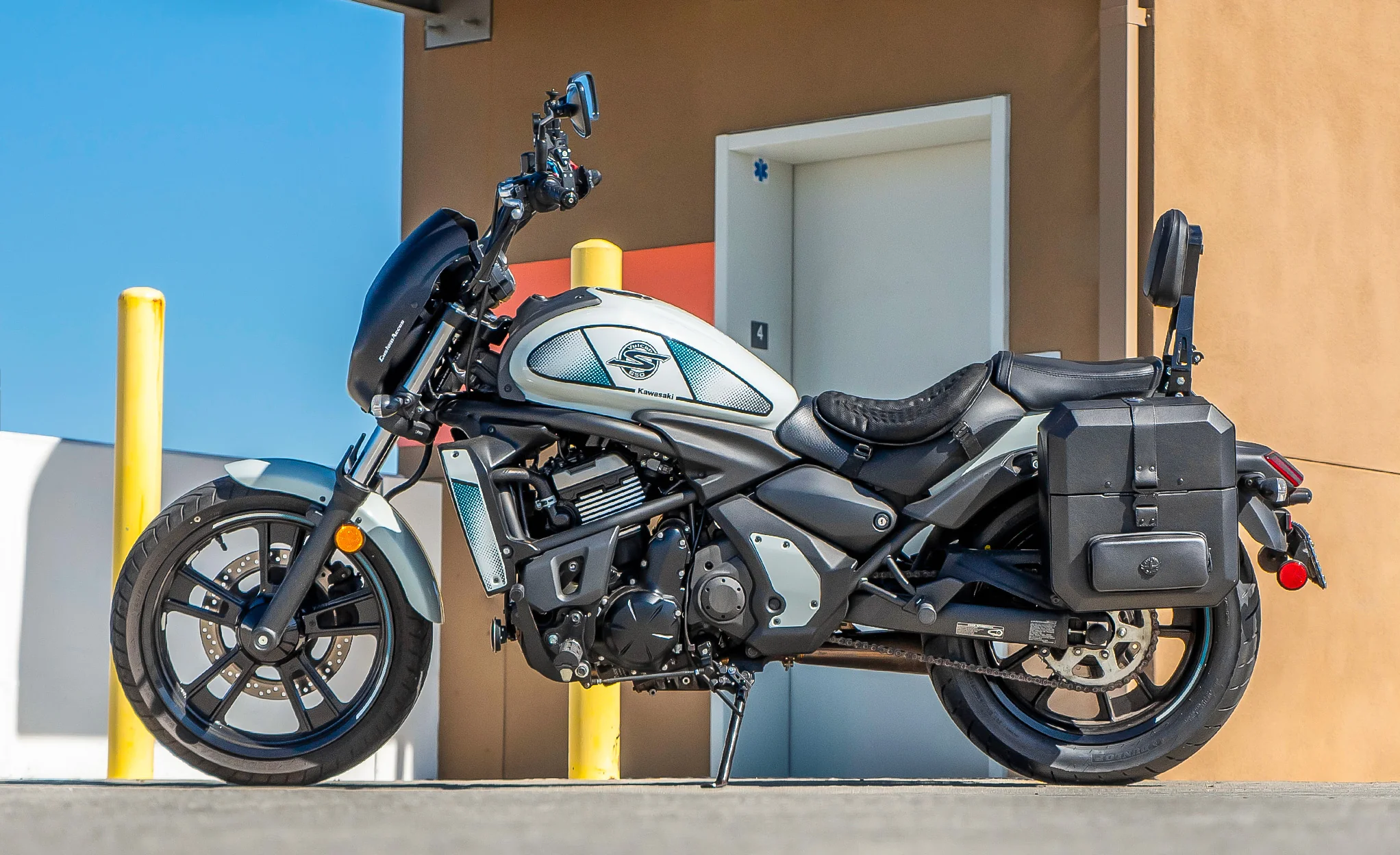 15L - Outlaw Quick Mount Medium Kawasaki Vulcan S Hard Solo Saddlebag (Left Only) - Image 2