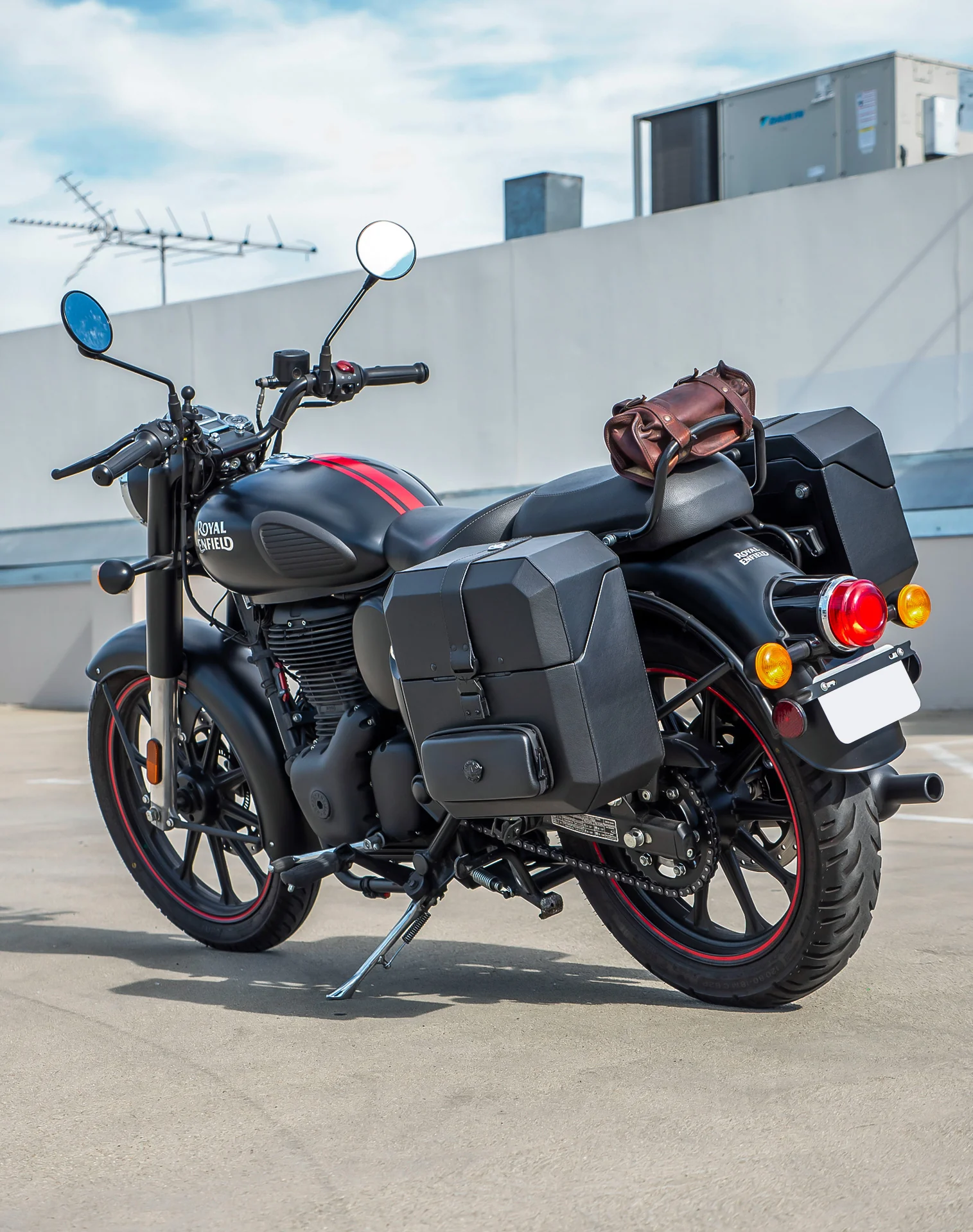 15L - Outlaw Quick Mount Medium Royal Enfield Classic 350 Hard Solo Saddlebag (Left Only) - Image 3