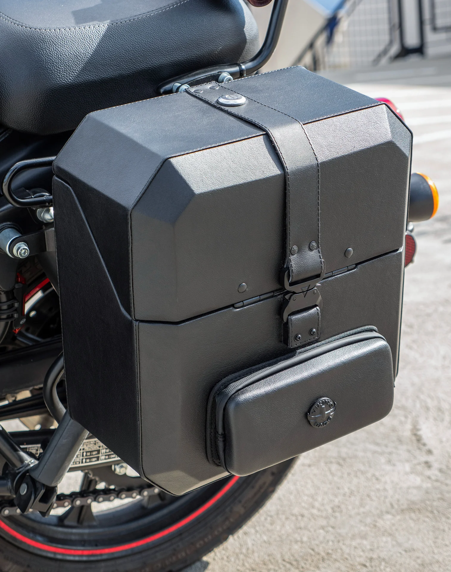 15L - Outlaw Quick Mount Medium Royal Enfield Classic 350 Hard Solo Saddlebag (Left Only) - Image 4