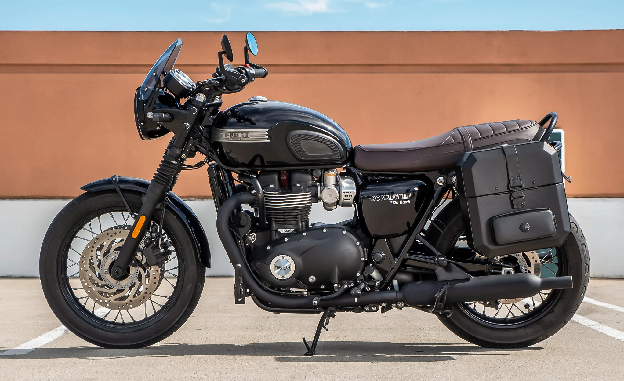 15L - Outlaw Quick Mount Medium Triumph Bonneville T100 Hard Solo Saddlebag (Left Only) - Image 2