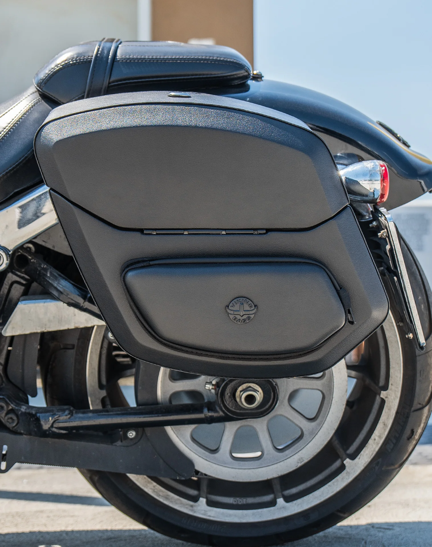 12L - Ironclad Quick Mount Medium Harley Softail Fat Boy FLFB/S Hard Solo Saddlebag (Left Only) - Image 4
