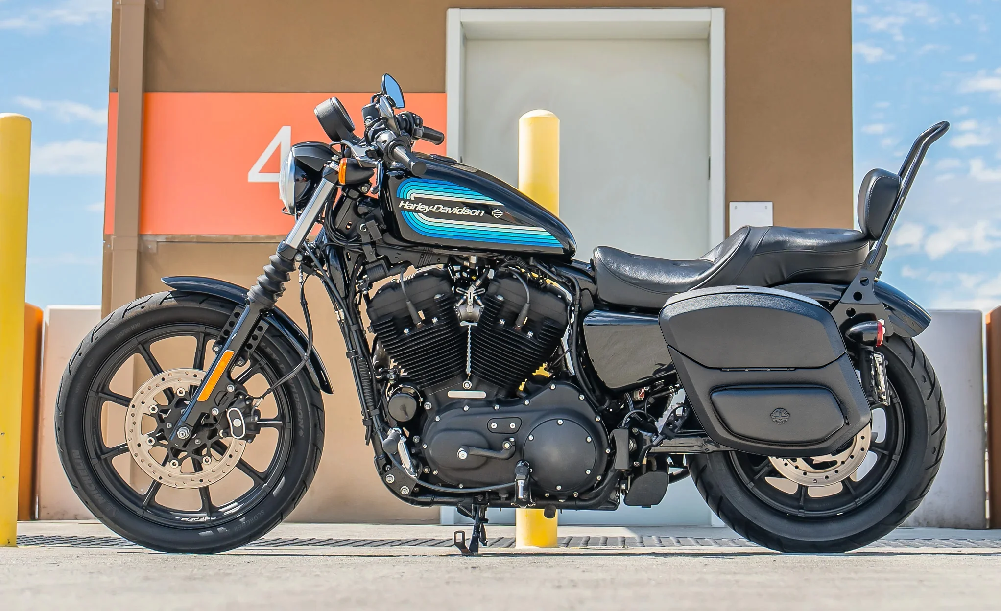 12L - Ironclad Quick Mount Medium Harley Sportster Iron 1200 XL1200NS Hard Solo Saddlebag (Left Only) - Image 2