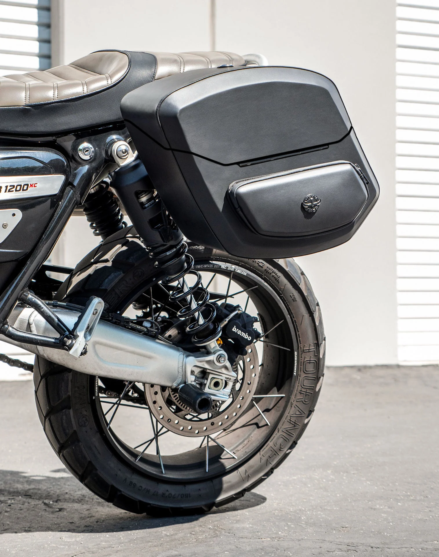 12L - Ironclad Quick Mount Medium Triumph Scrambler 1200 Hard Solo Saddlebag (Left Only) - Image 4