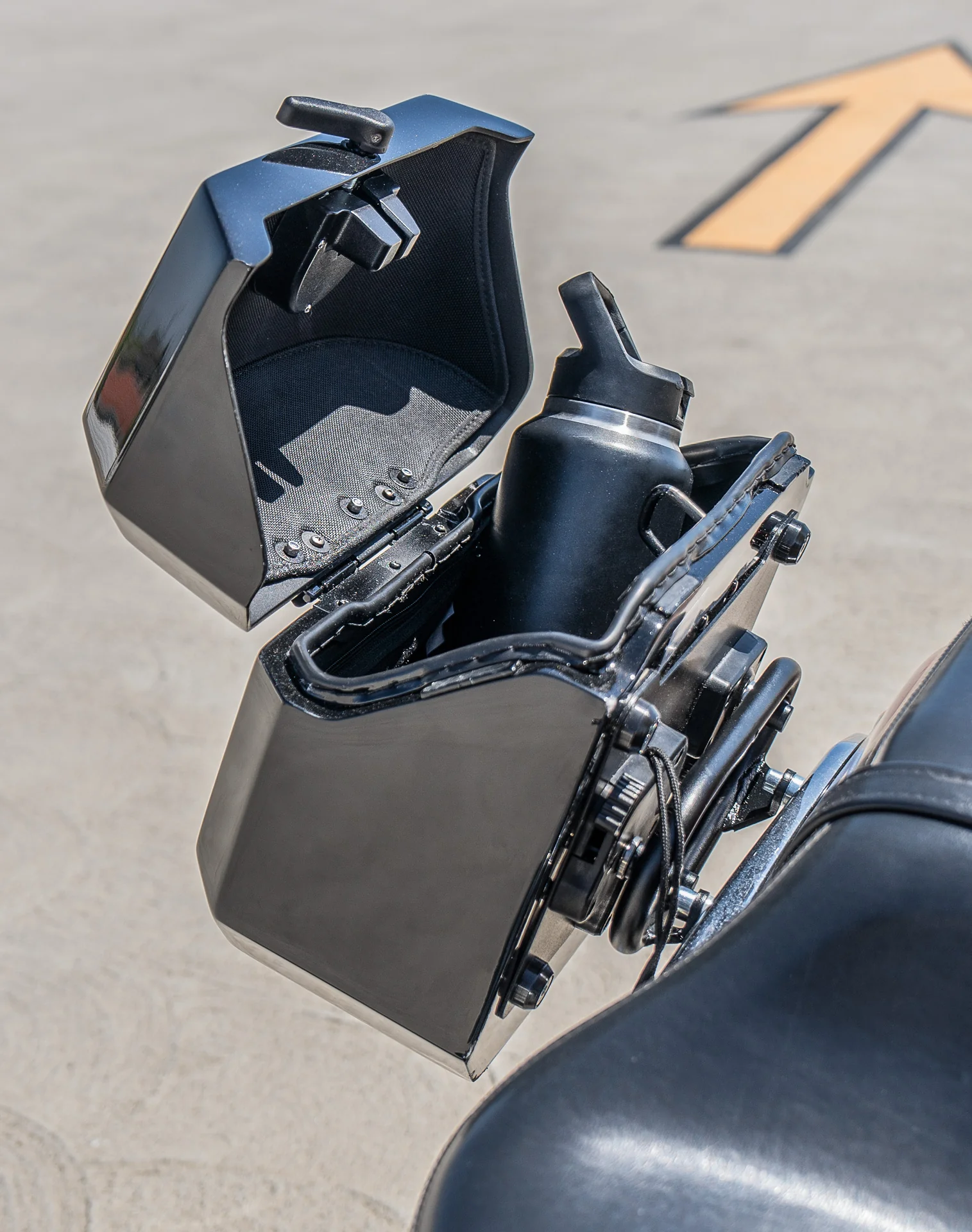 20L - Outlaw Quick-Mount Small Honda VTX 1300 C Painted Hard Saddlebags - Image 6