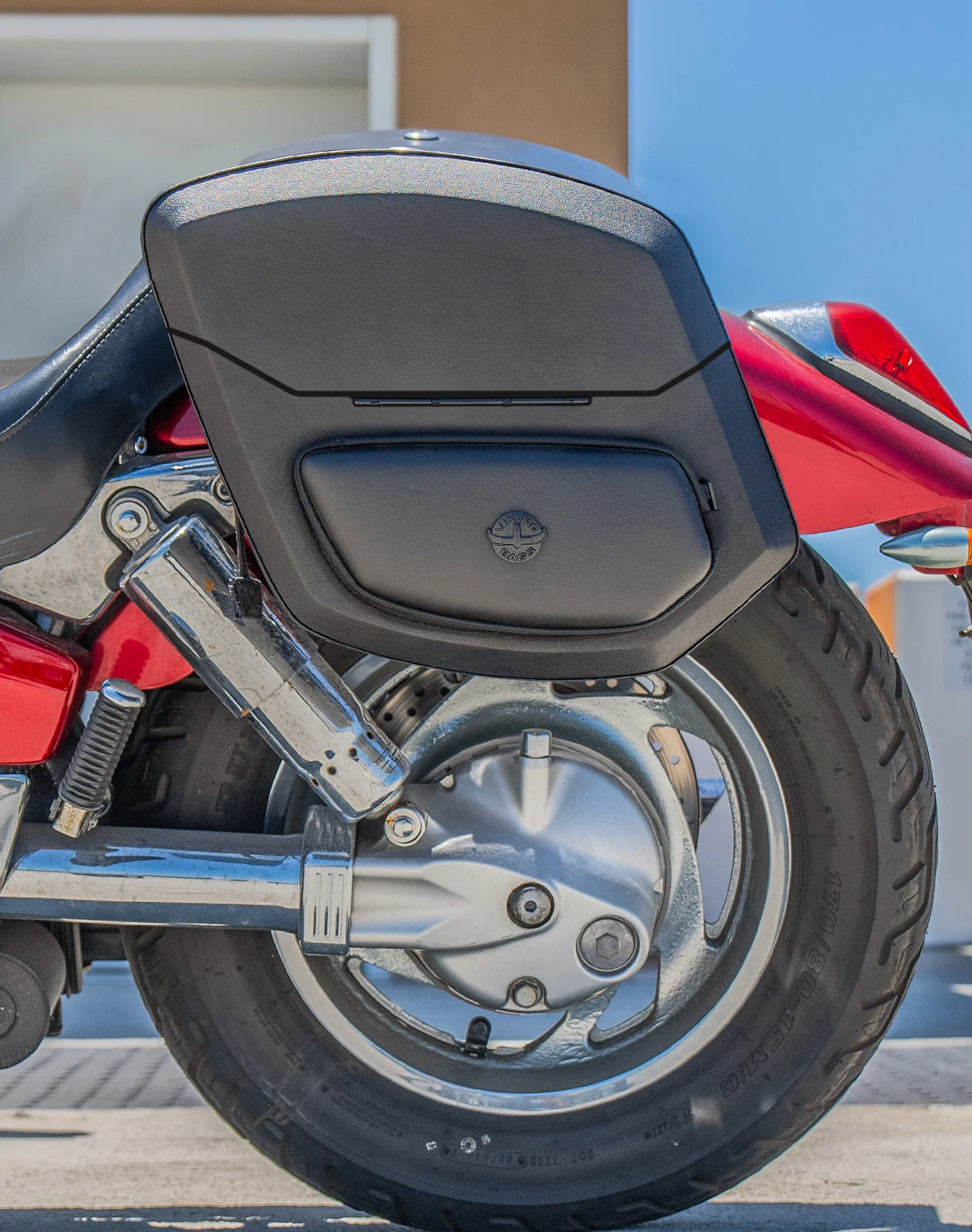 24L - Ironclad Quick-Mount Medium Honda VTX 1300 C Leather Wrapped Hard Saddlebags - Image 4