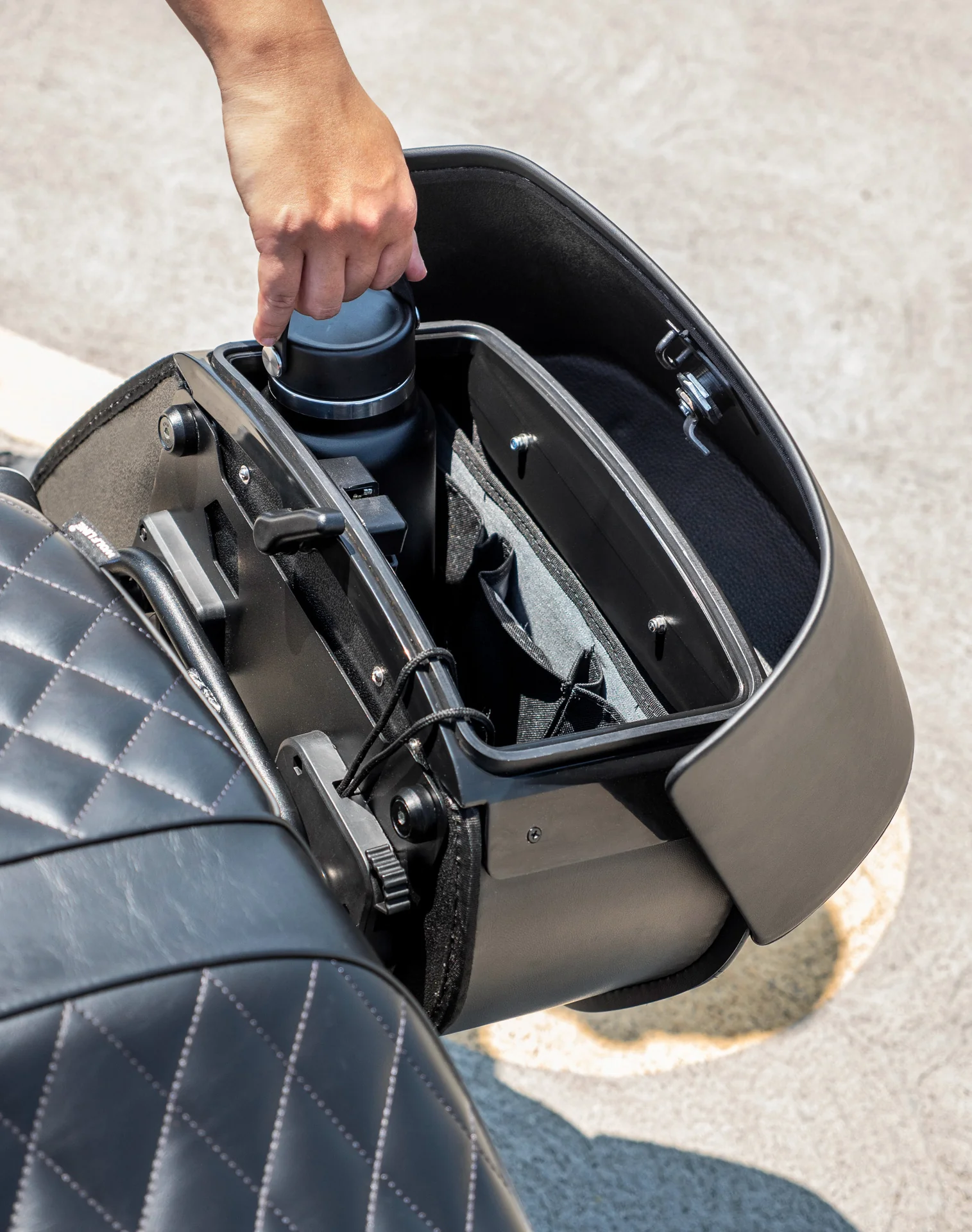 28L - Baelor Medium Quick Mount Honda Rebel 1100 Motorcycle Saddlebags - Image 6