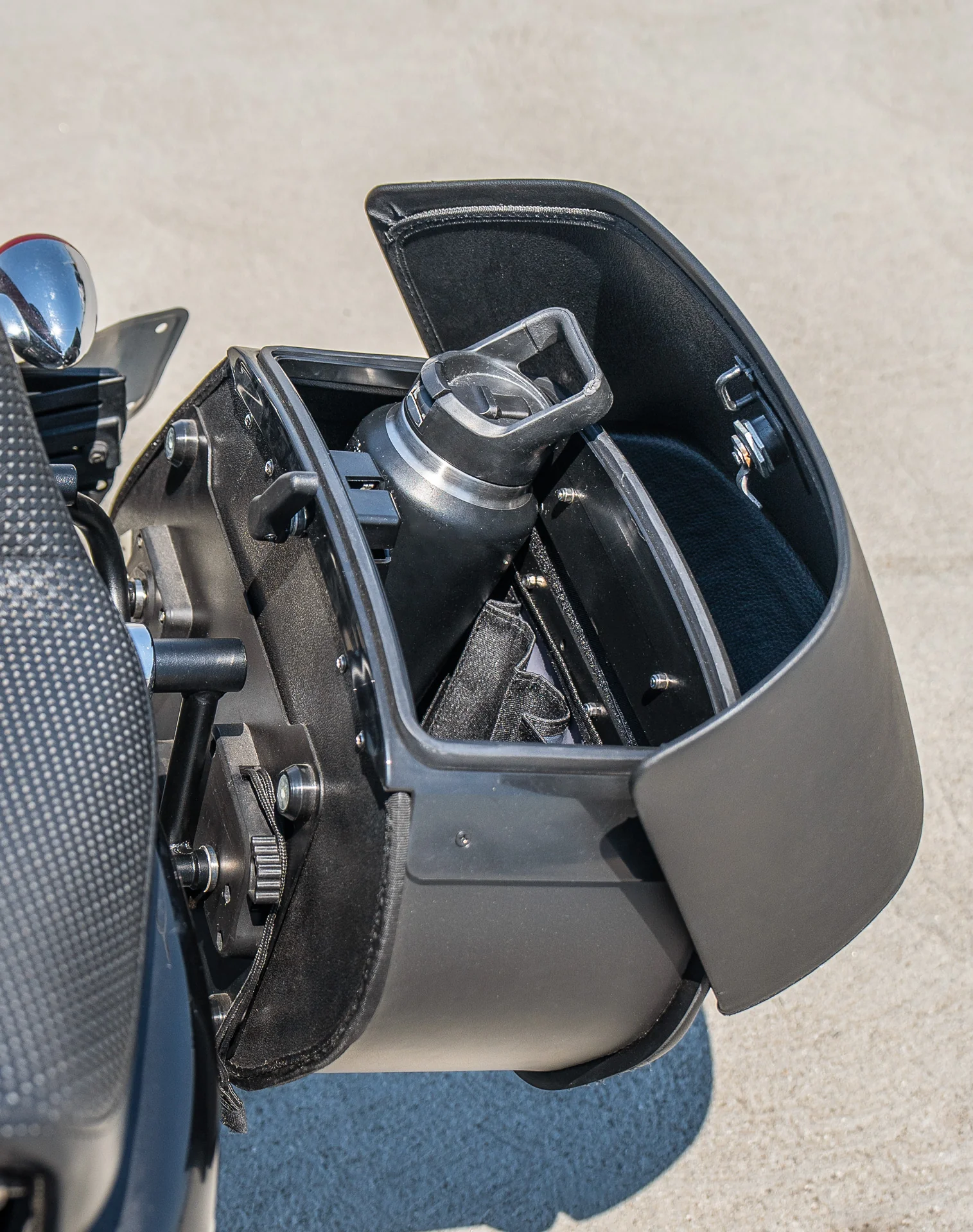 28L - Baelor Medium Quick Mount Motorcycle Saddlebags For Harley Sportster Seventy Two XL1200V - Image 6