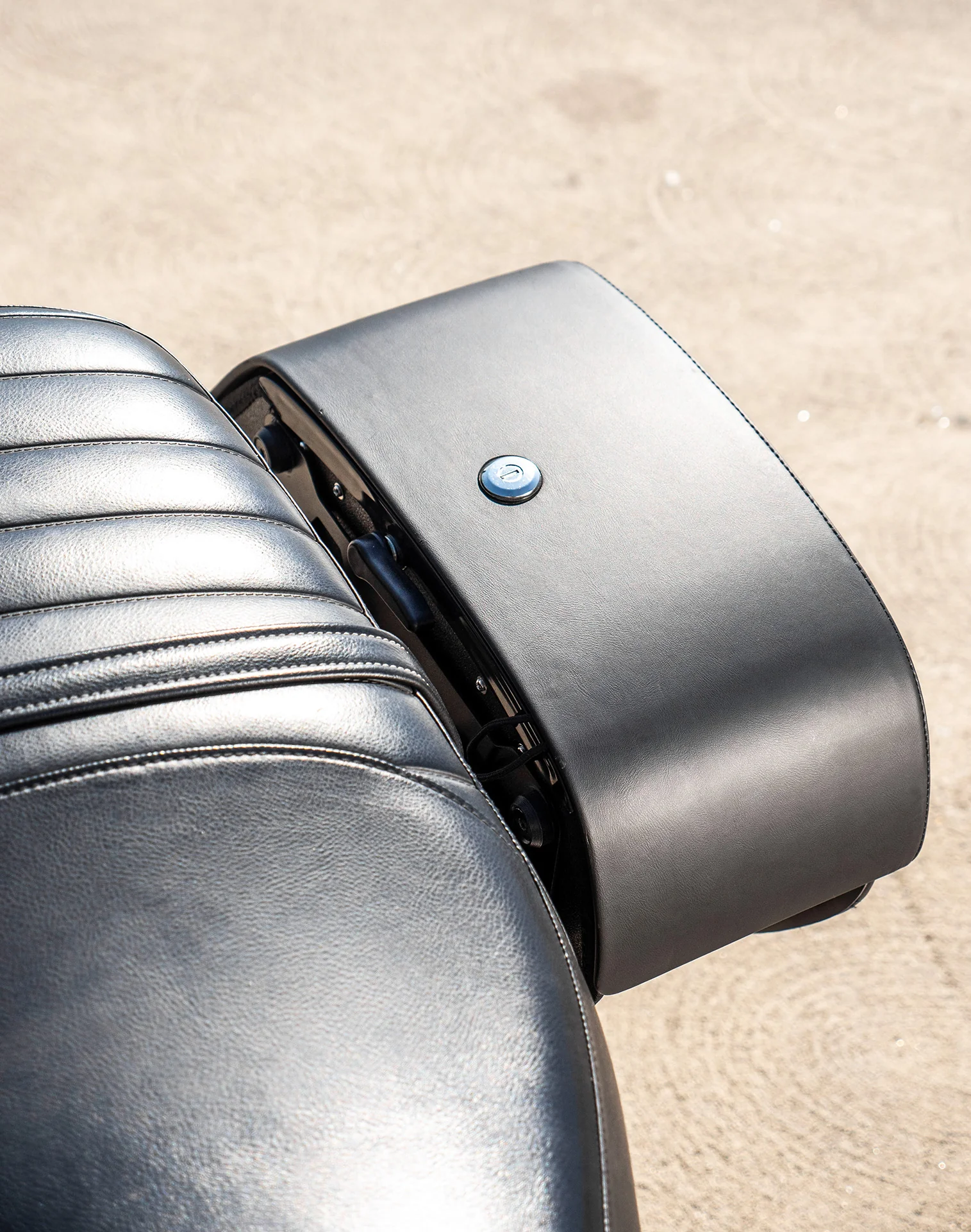 28L - Baelor Medium Quick Mount Triumph Street Twin 900 (2016-21) Motorcycle Saddlebags - Image 5