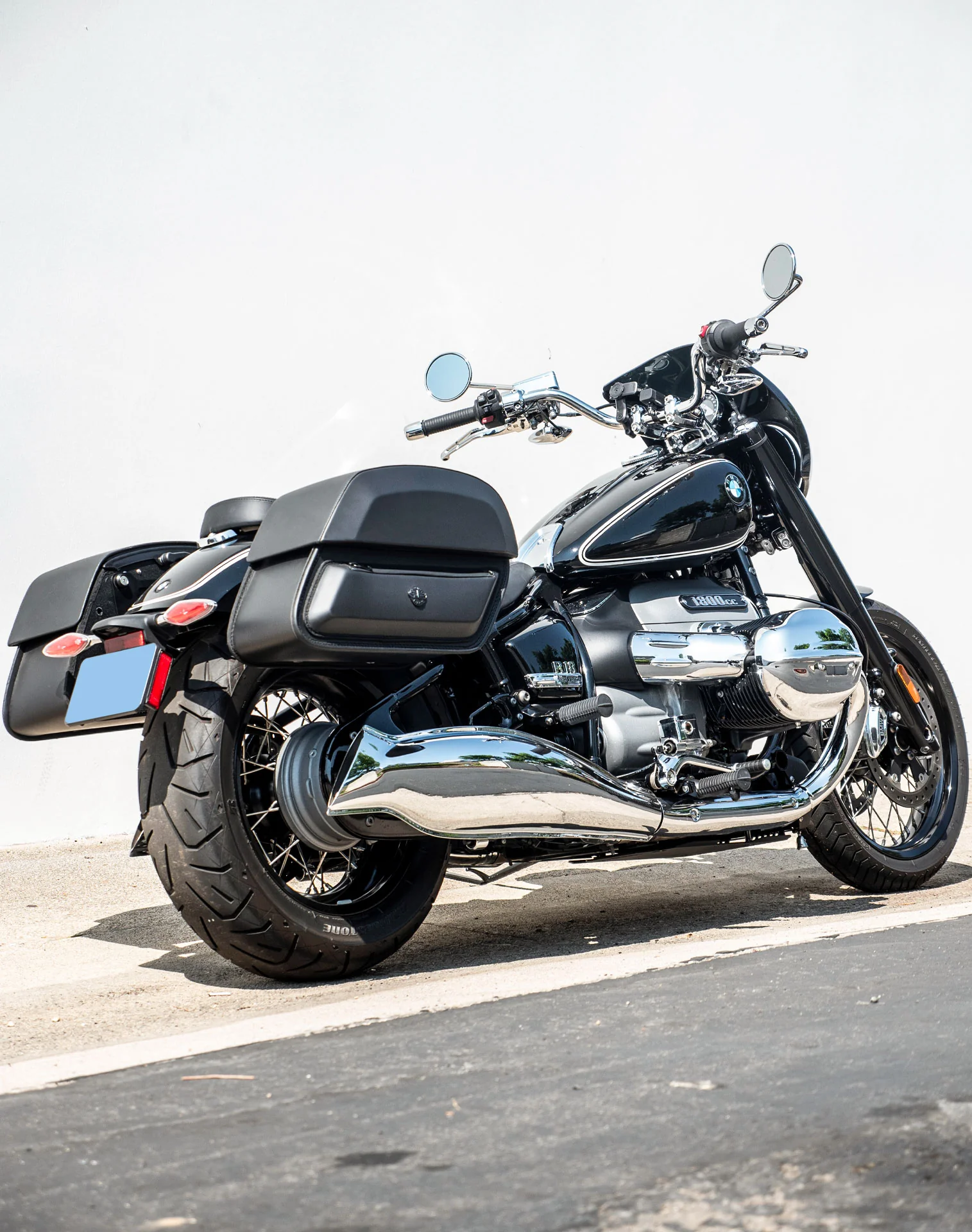 28L - Pantheon Medium Quick Mount BMW R18 Motorcycle Saddlebags - Image 3