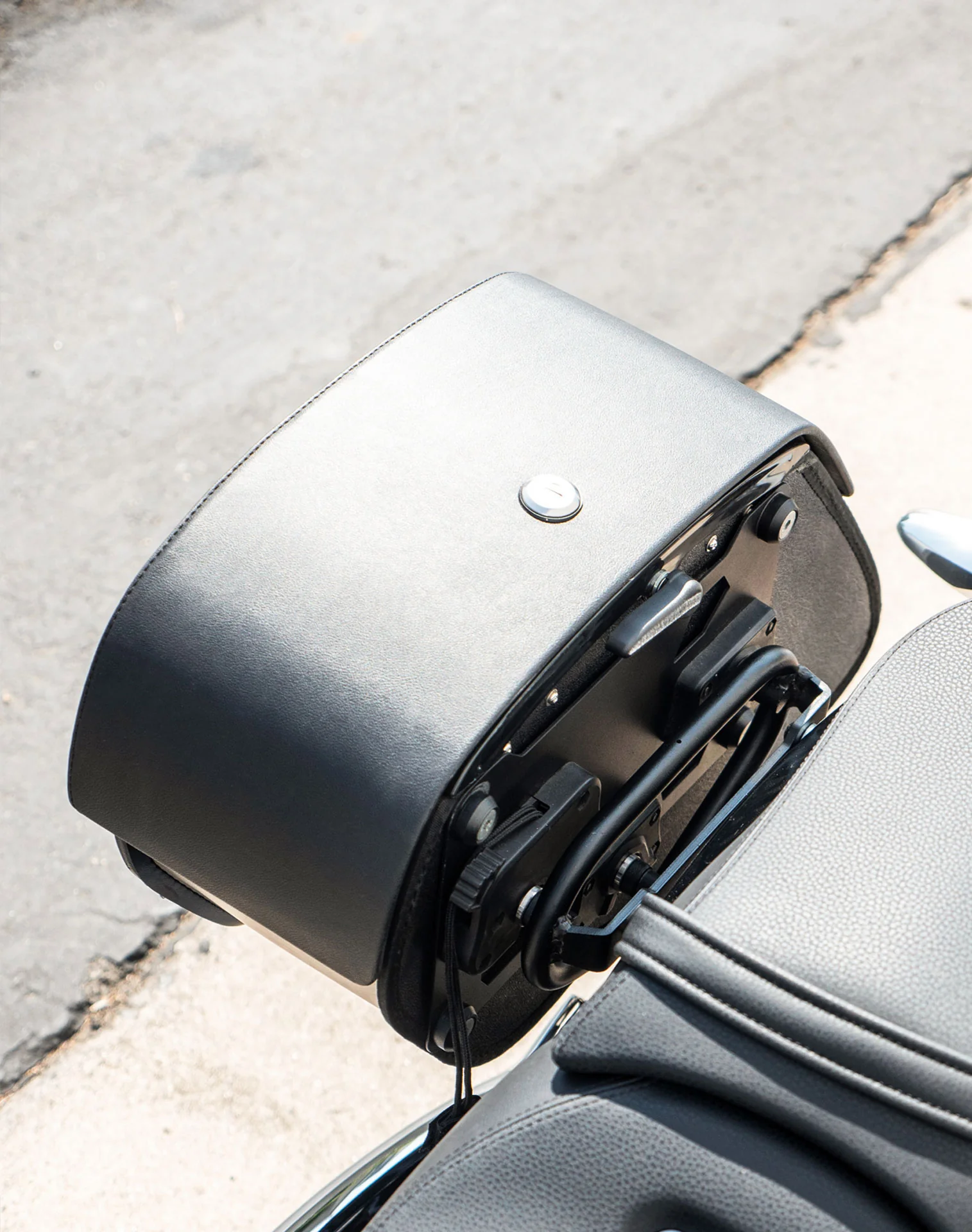 28L - Pantheon Medium Quick Mount BMW R18 Motorcycle Saddlebags - Image 5