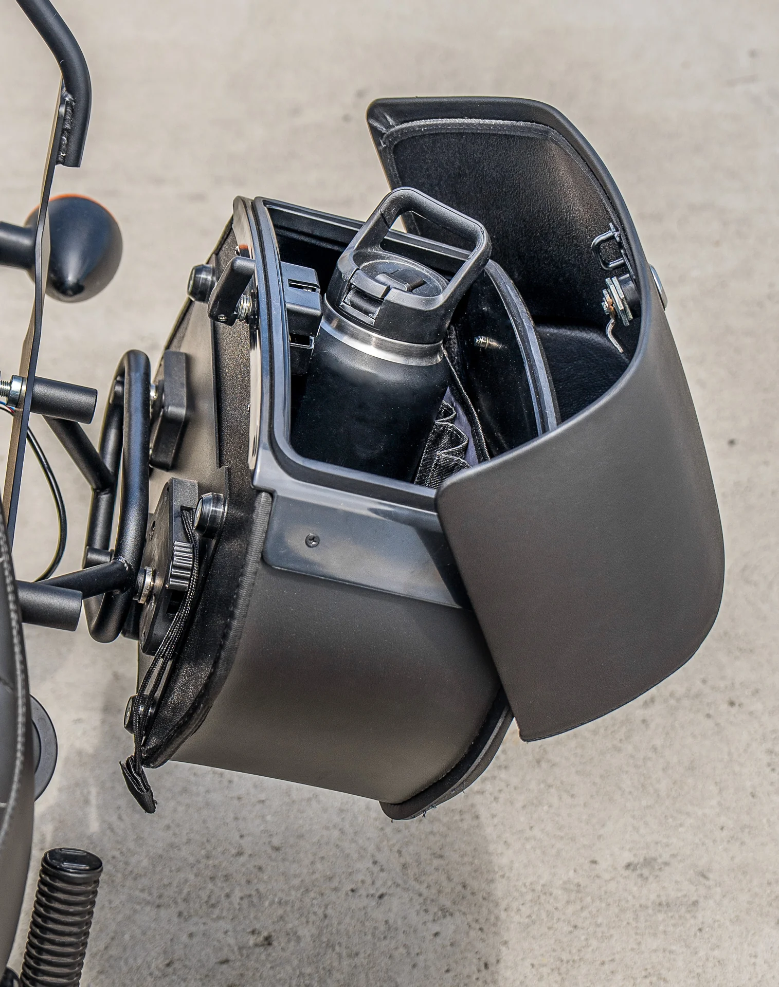28L - Pantheon Medium Quick Mount Motorcycle Saddlebags For Harley Davidson Dyna Street Bob FXDB/I - Image 6