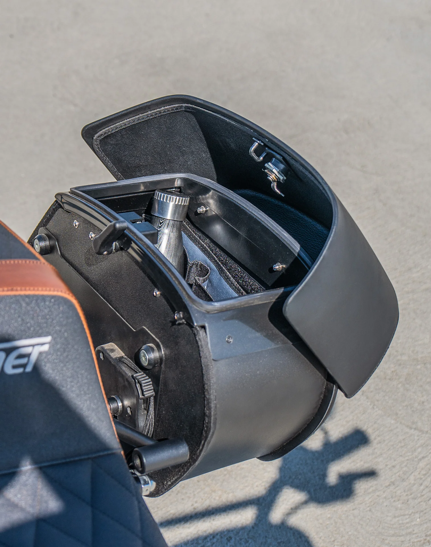 28L - Pantheon Medium Quick-Mount Motorcycle Saddlebags For Harley Dyna Super Glide FXD/I - Image 6