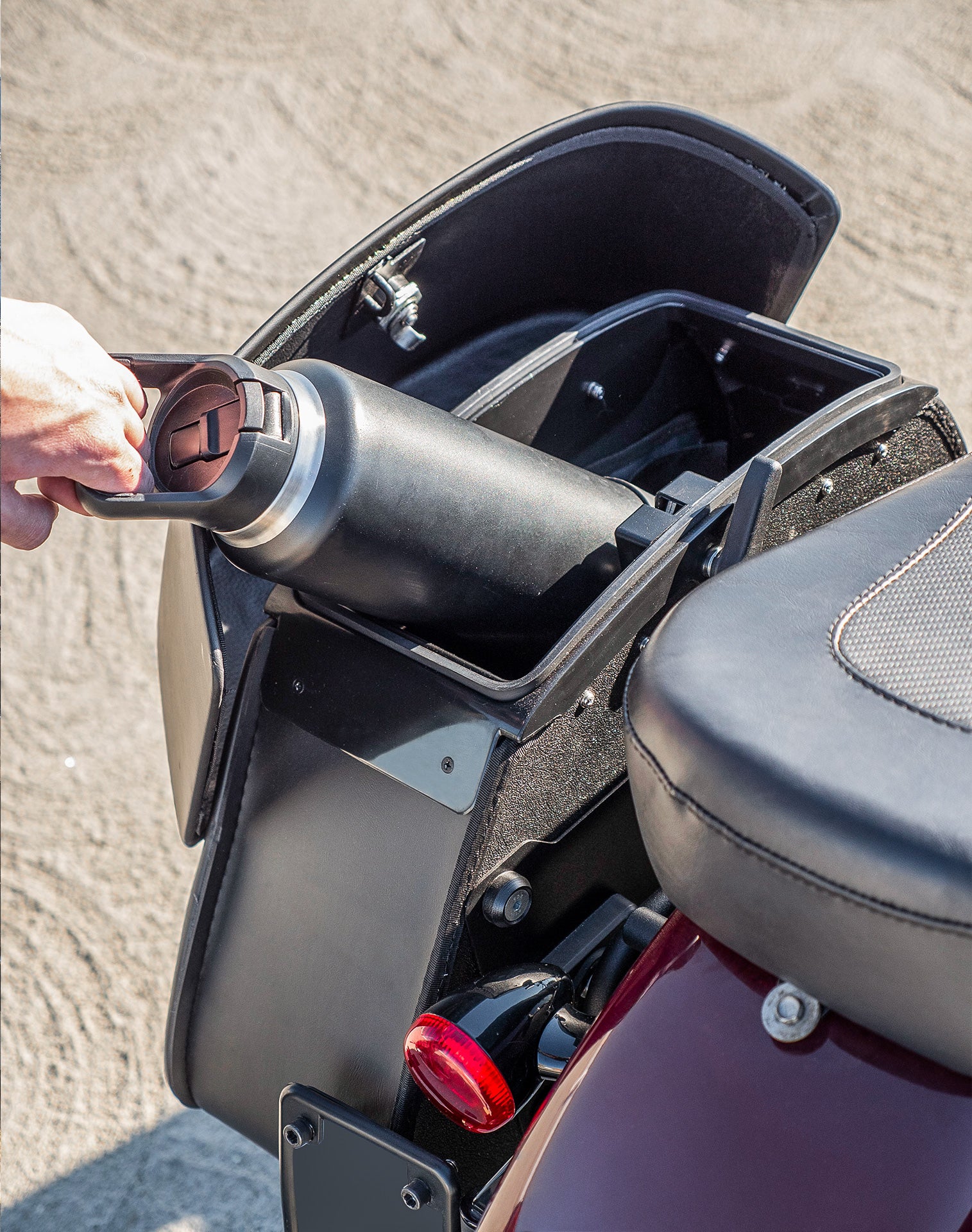 28L - Pantheon Medium Quick Mount Motorcycle Saddlebags For Harley Softail Slim FLSL - Image 6