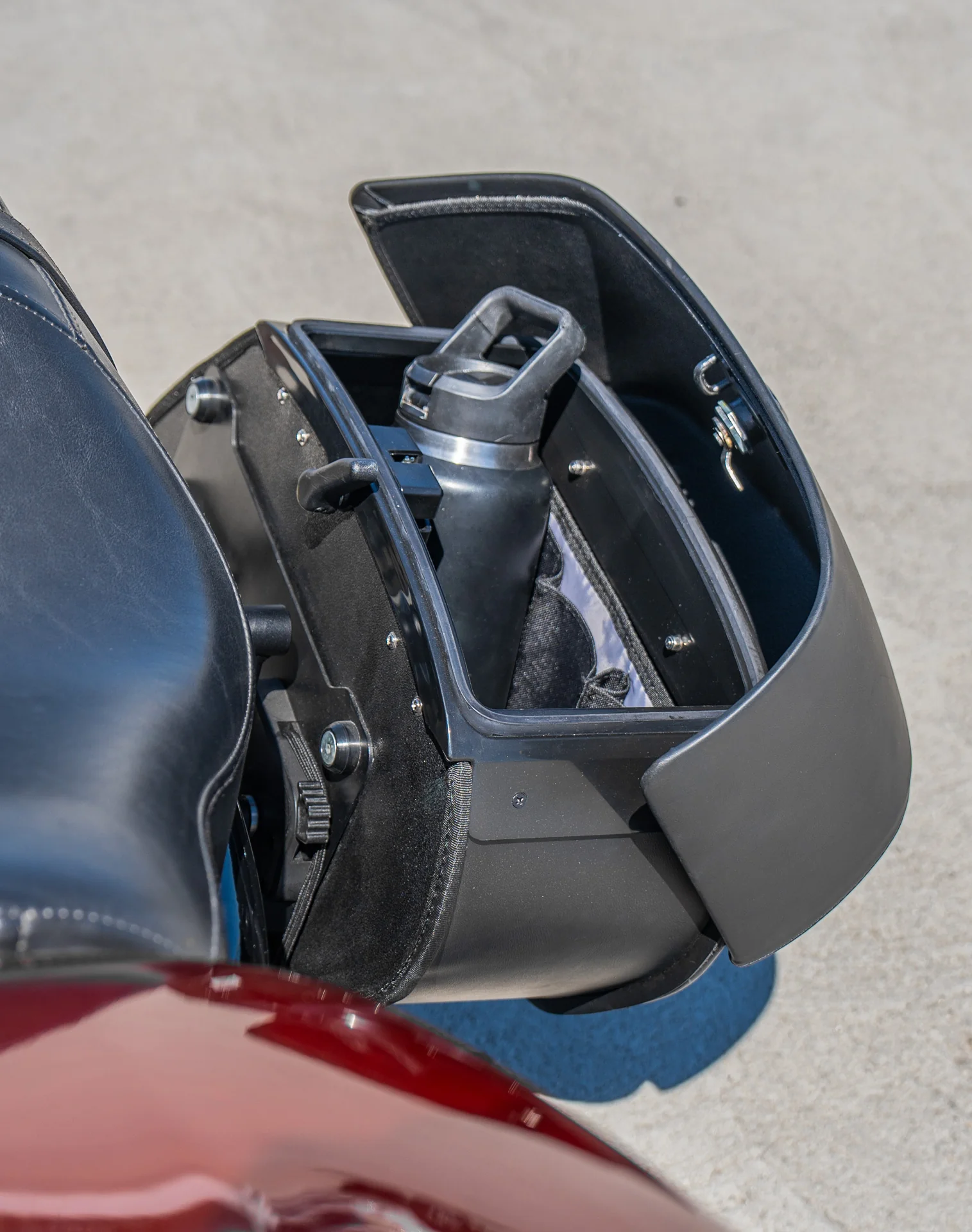 28L - Pantheon Medium Quick Mount Motorcycle Saddlebags For Harley Sportster 883 Custom XL883C/XLH883C - Image 6