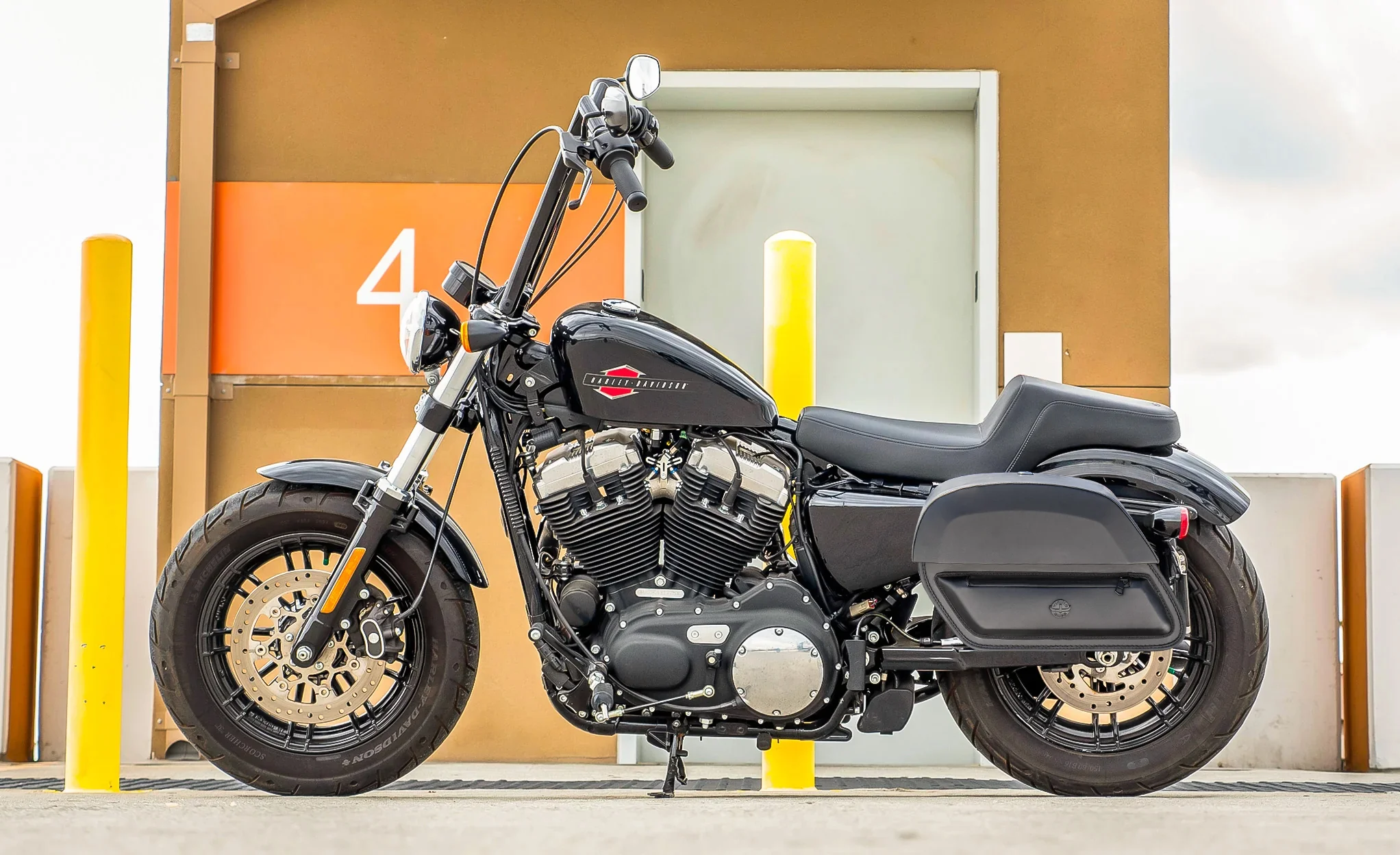 28L - Pantheon Medium Quick Mount Motorcycle Saddlebags For Harley Sportster Forty Eight XL1200X/XL1200XS - Image 2
