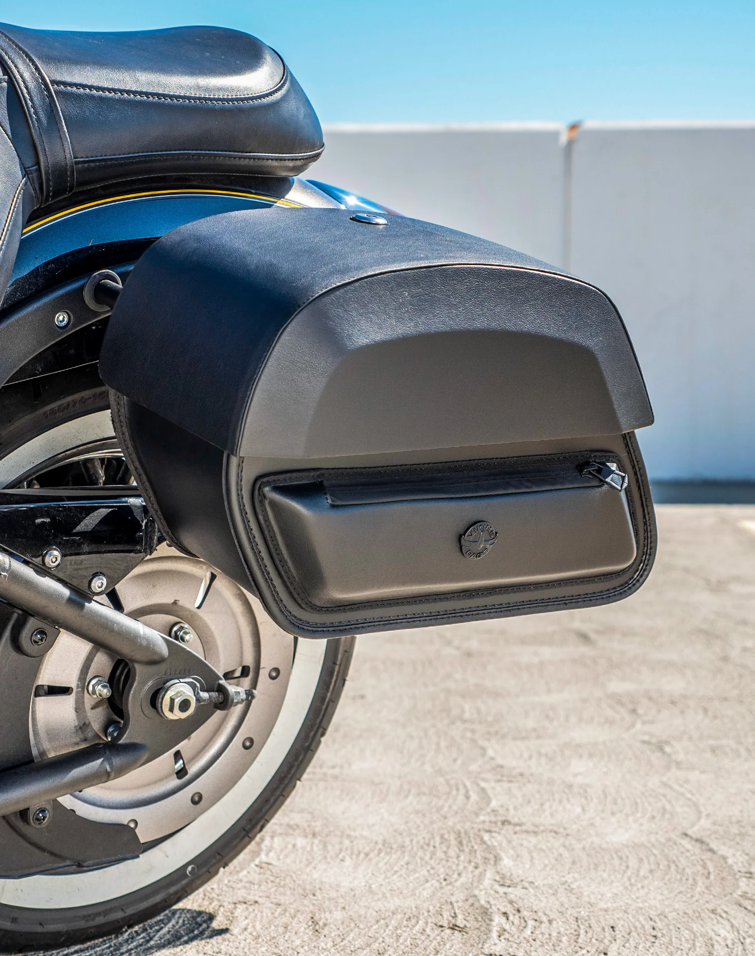 28L - Pantheon Medium Quick Mount Kawasaki Vulcan 900 Classic VN900 Motorcycle Saddlebags - Image 5