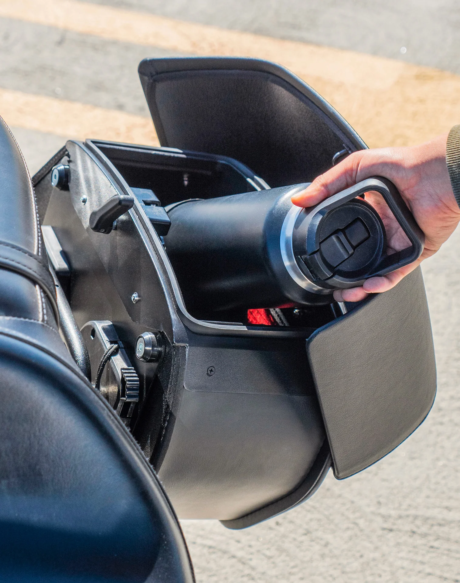 28L - Pantheon Medium Quick Mount Kawasaki Vulcan 900 Classic VN900 Motorcycle Saddlebags - Image 6