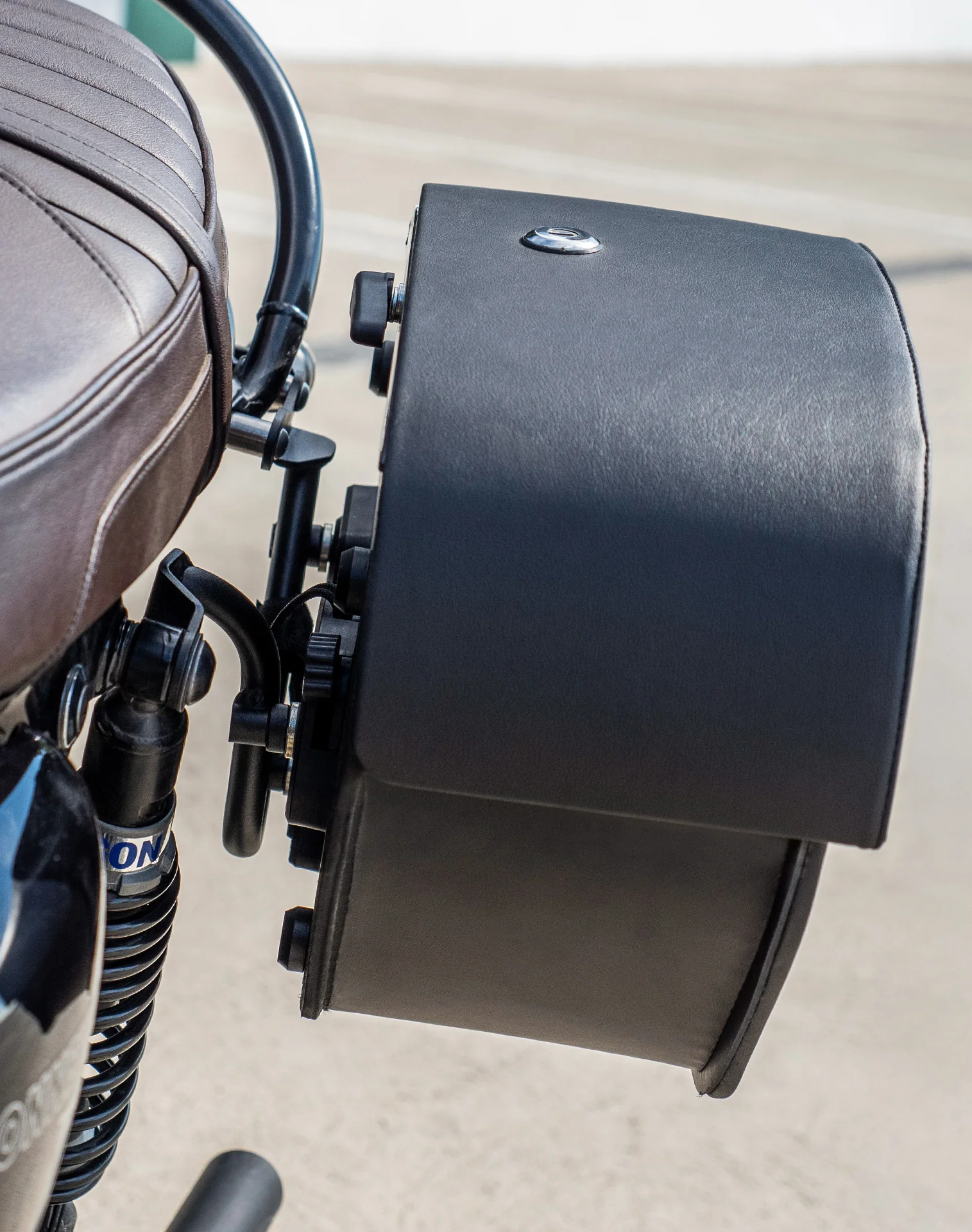 28L - Pantheon Medium Quick Mount Triumph Bonneville T100 Motorcycle Saddlebags - Image 5