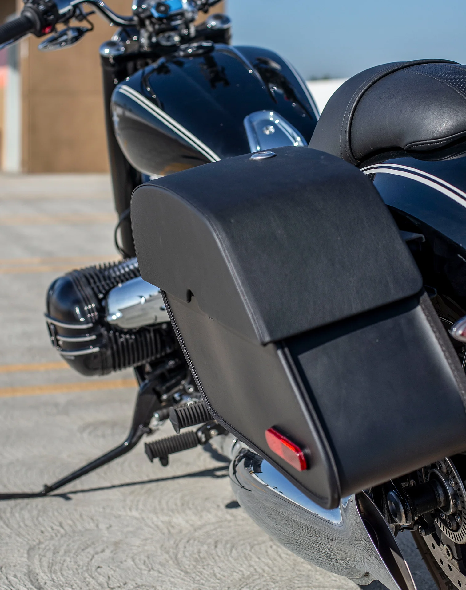 28L - Panzer Medium Hard Mount BMW R18 Motorcycle Saddlebags - Image 4