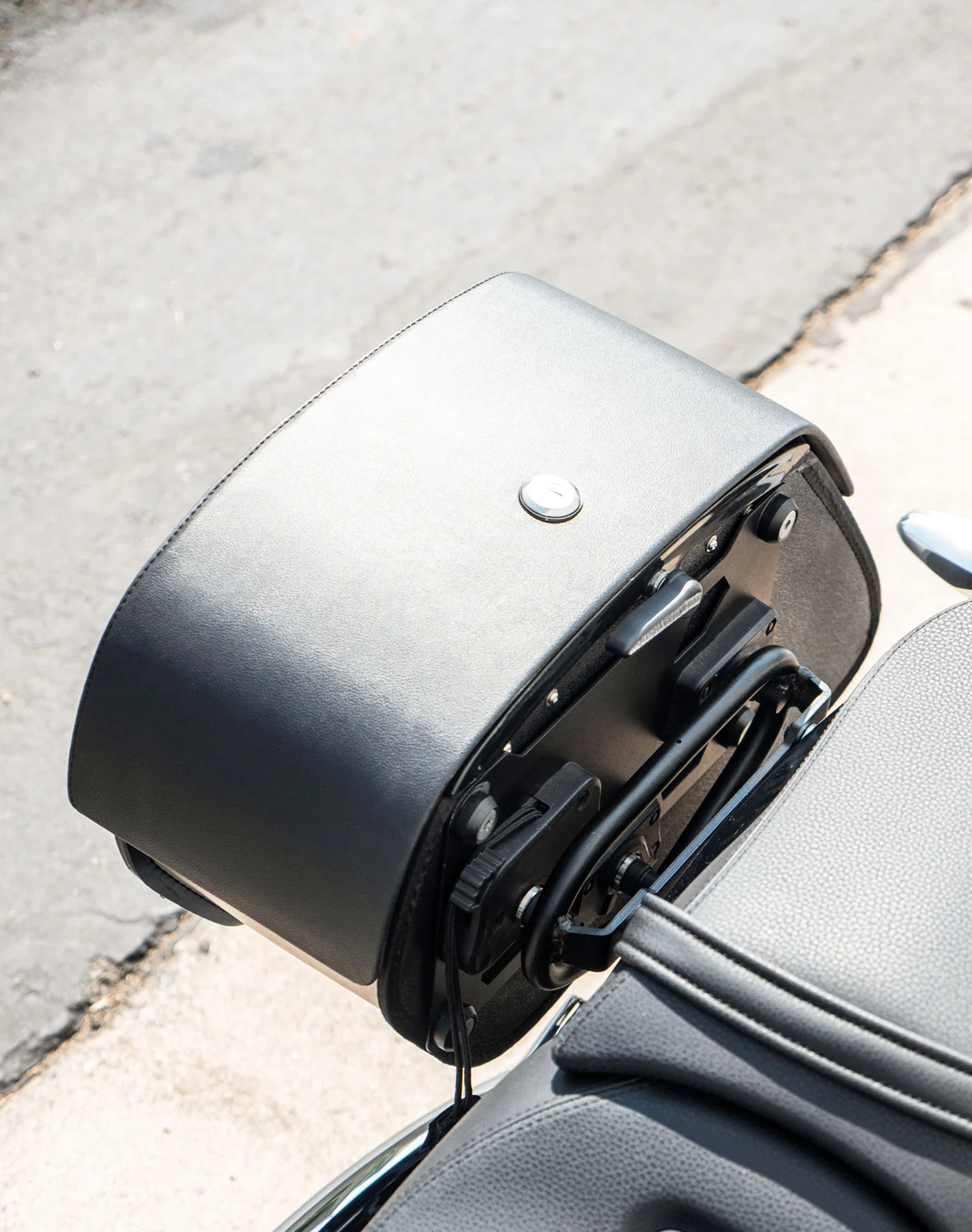 28L - Panzer Medium Quick Mount BMW R18 Leather Saddlebags - Image 5