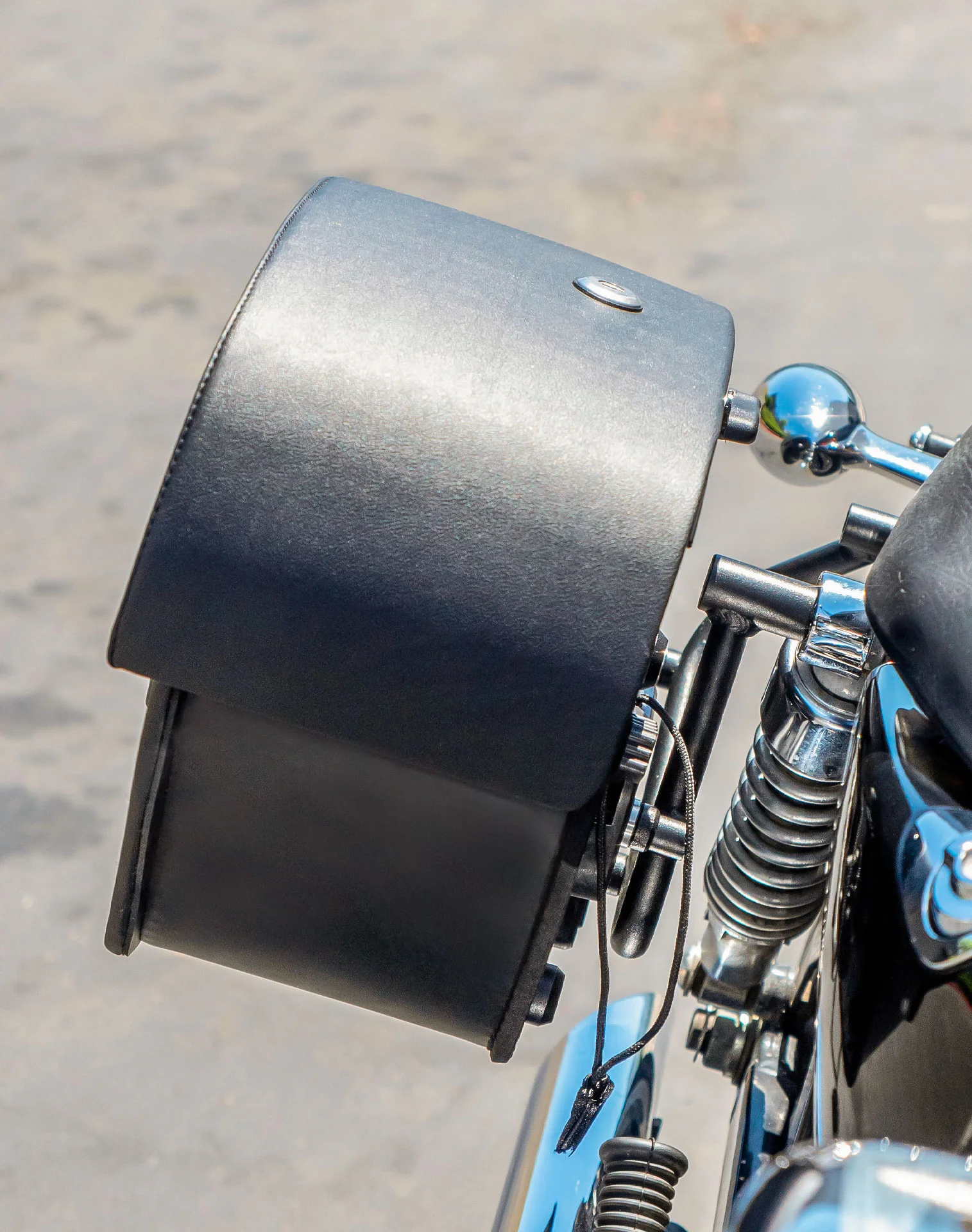 28L - Panzer Medium Quick Mount Leather Saddlebags For Harley Sportster 1200 Custom XL1200C/XLH1200C - Image 5