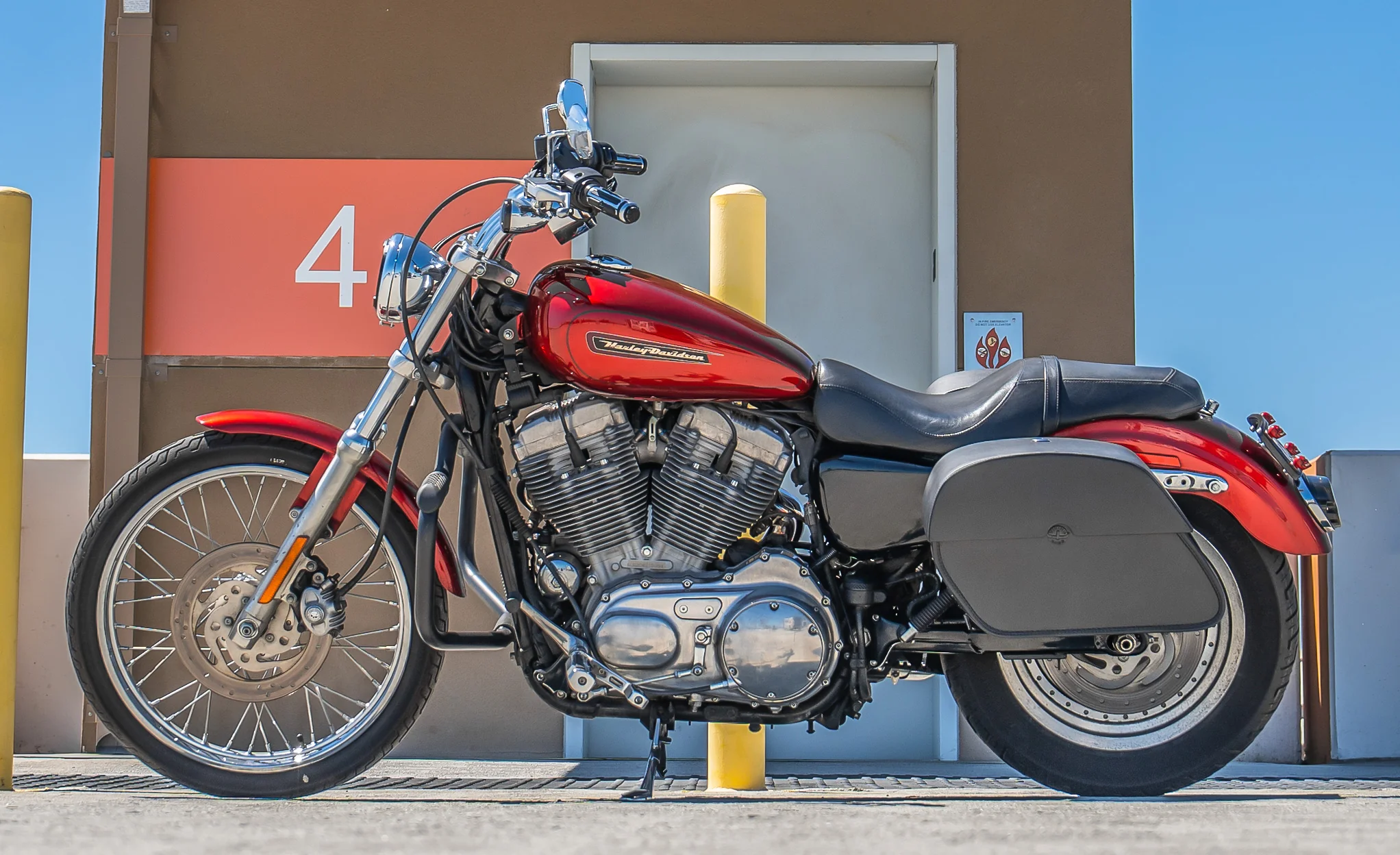 28L - Panzer Medium Quick Mount Leather Saddlebags For Harley Sportster 883 Custom XL883C/XLH883C - Image 2