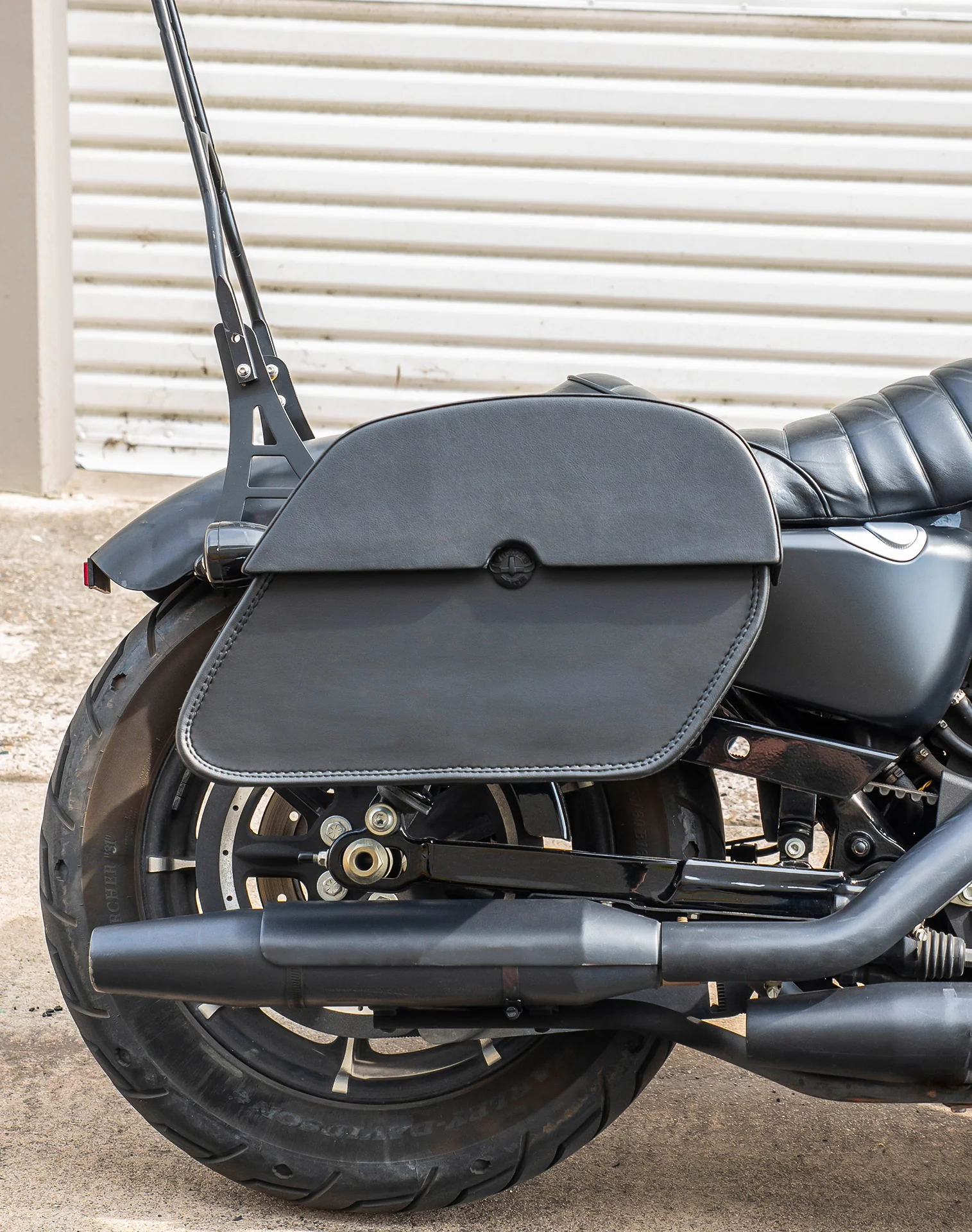 28L - Panzer Medium Quick Mount Leather Saddlebags For Harley Sportster 883 Iron XL883N - Image 4